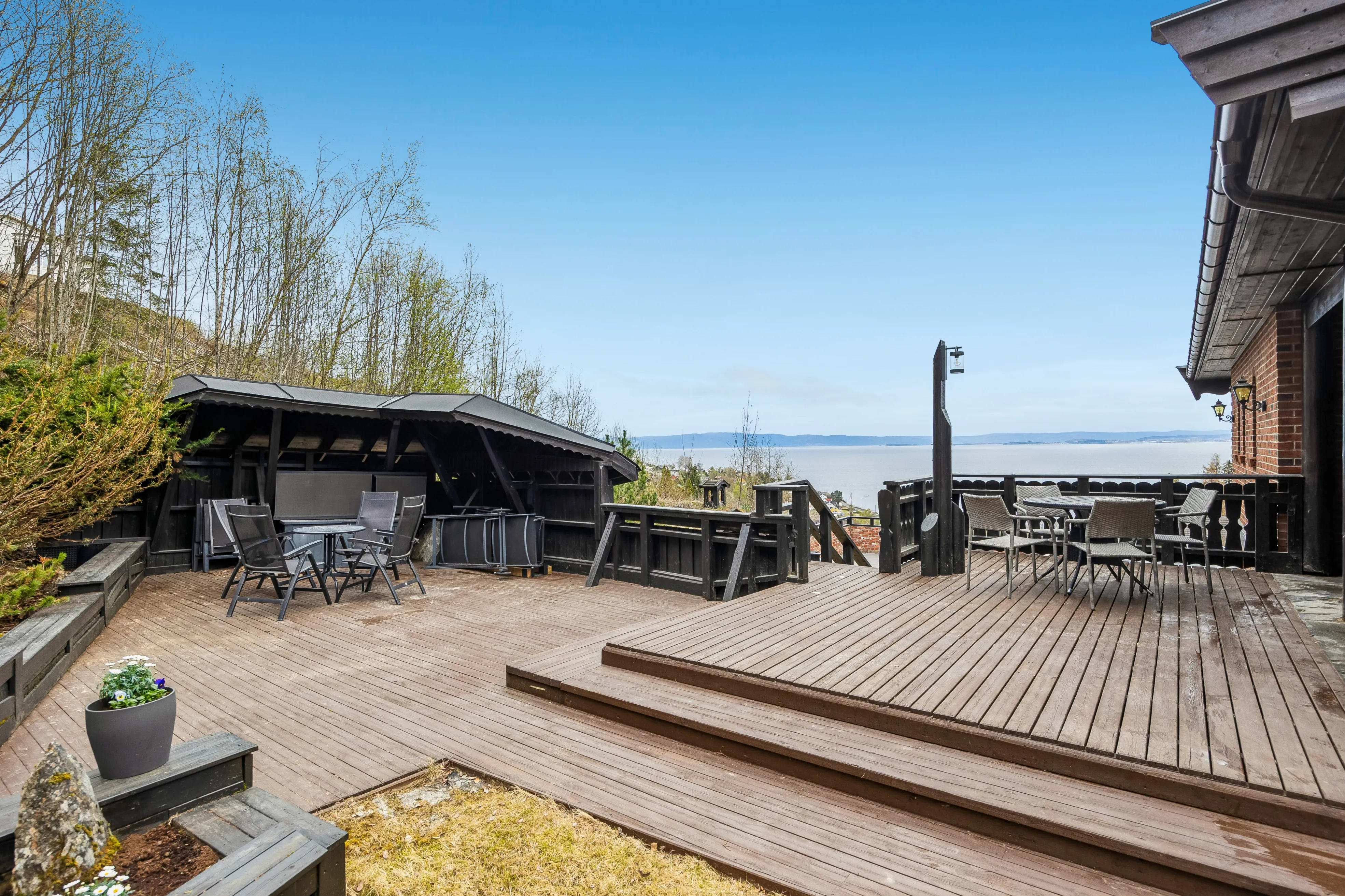 1980s 3-Bedroom House with Fjord Views and Expansive Terrace in Saksvik - View image 39 of 41