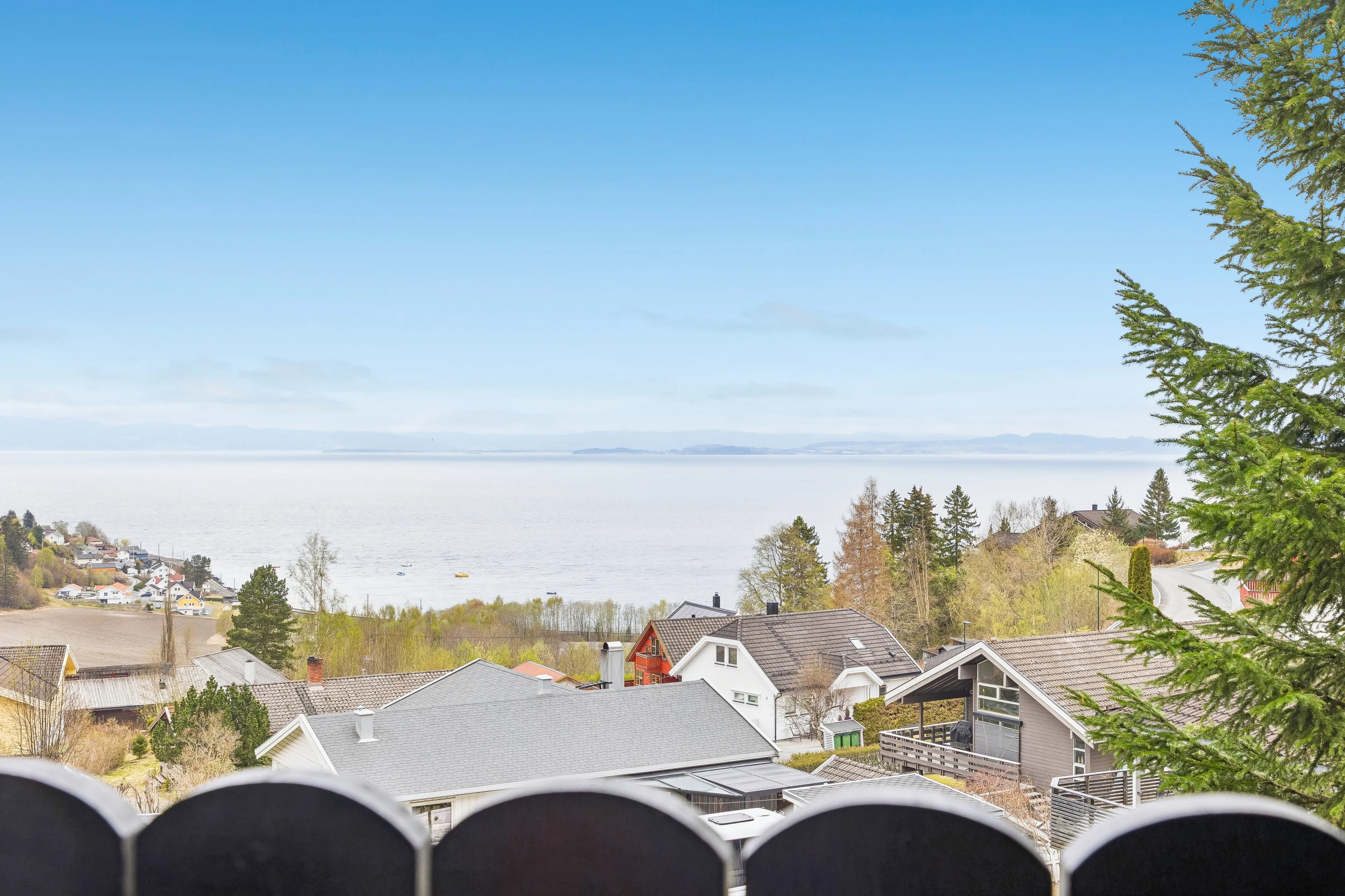 1980s 3-Bedroom House with Fjord Views and Expansive Terrace in Saksvik - View image 40 of 41