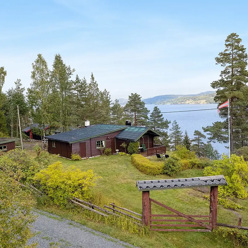 1960s Country House Overlooking Randsfjorden with Terrace and Parking