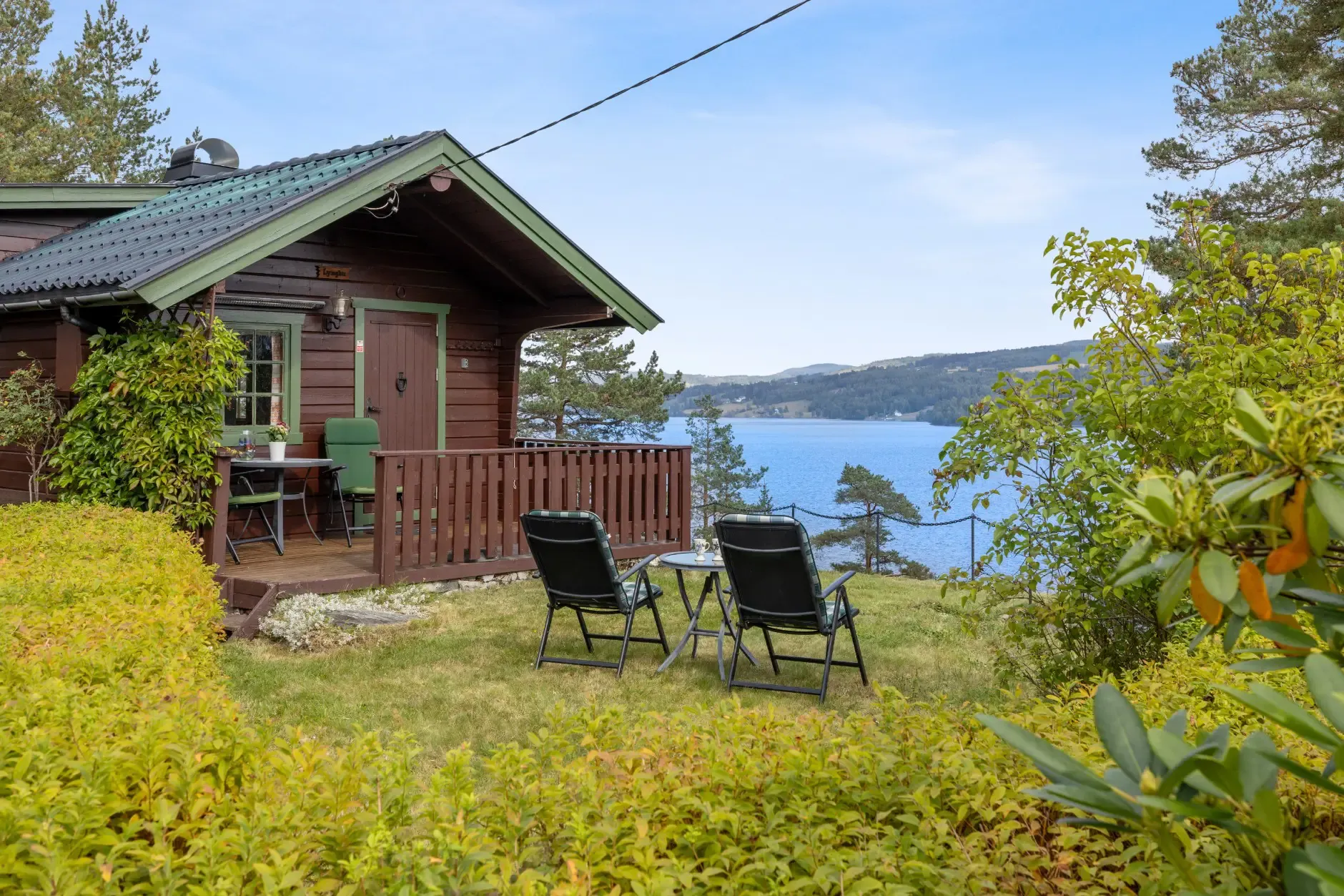 1960s Country House Overlooking Randsfjorden with Terrace and Parking - Image 2