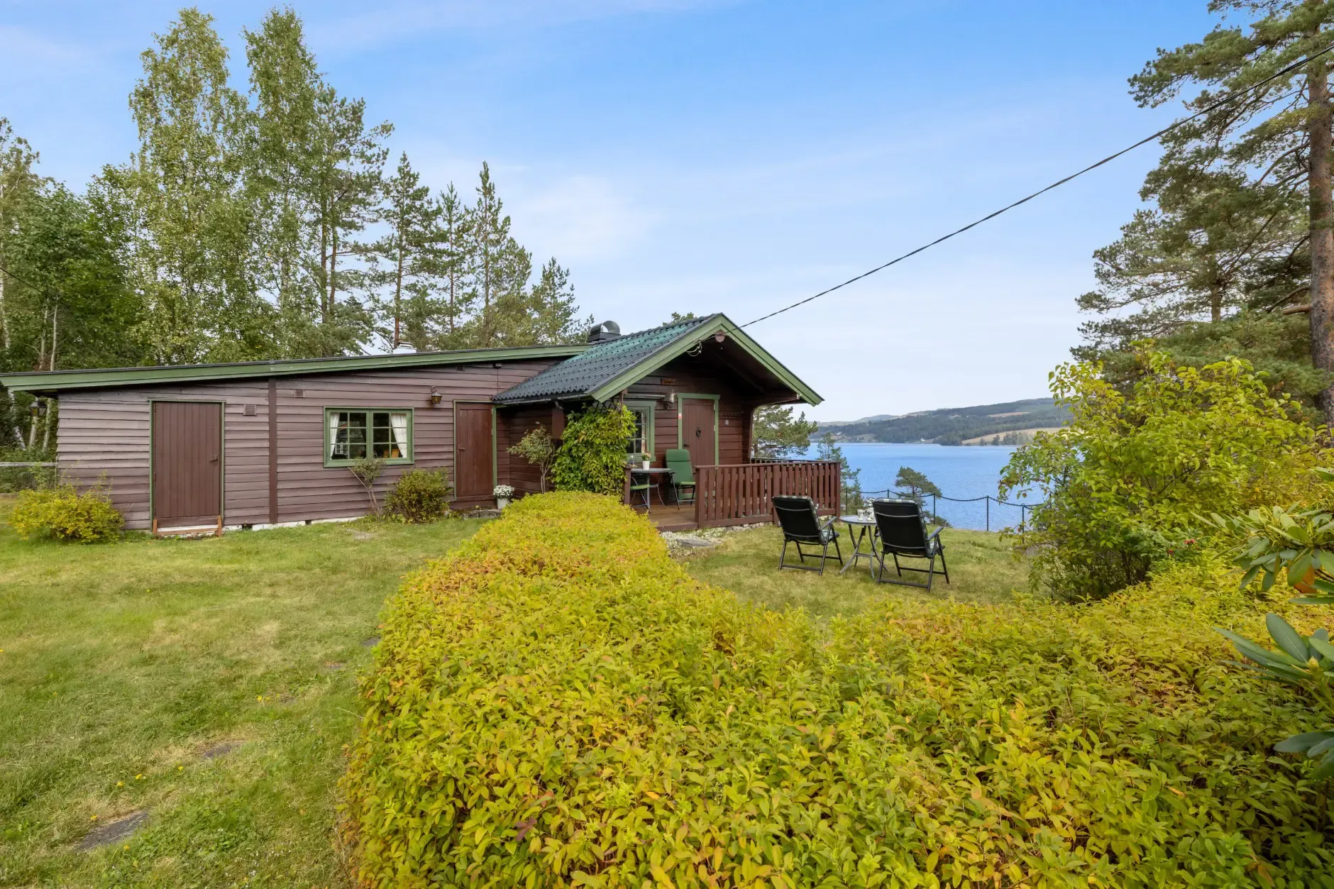 1960s Country House Overlooking Randsfjorden with Terrace and Parking - Image 4