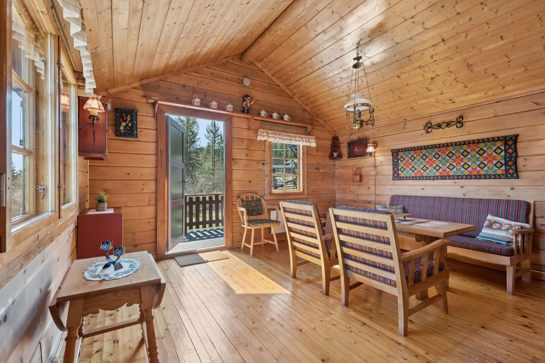 1960s Country House Overlooking Randsfjorden with Terrace and Parking - View image 15 of 34