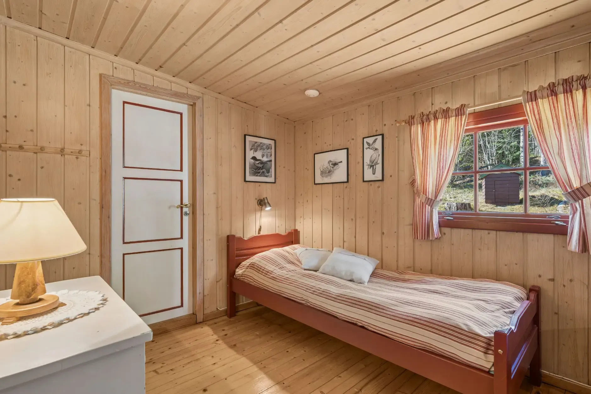 1960s Country House Overlooking Randsfjorden with Terrace and Parking - View image 22 of 34