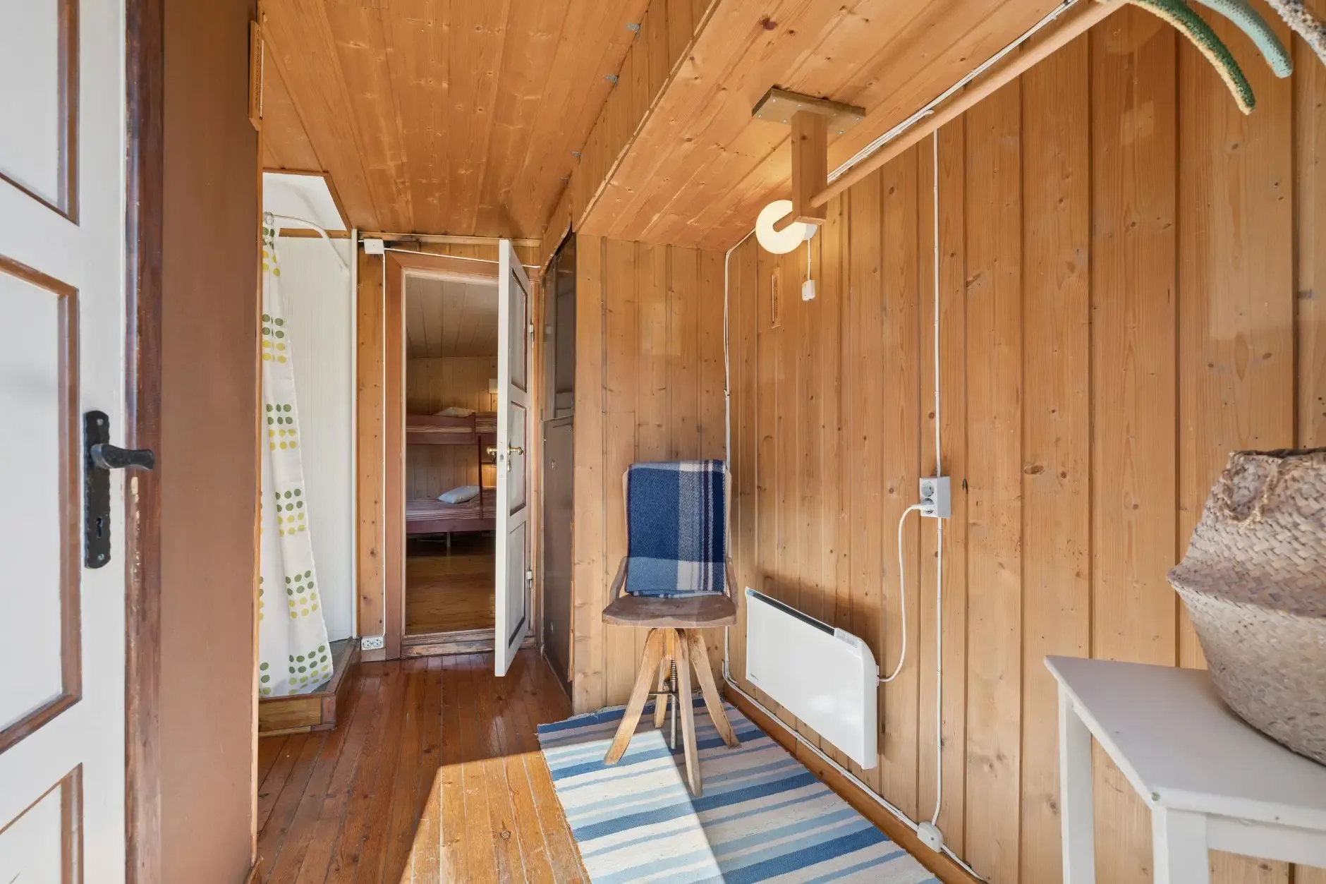 1960s Country House Overlooking Randsfjorden with Terrace and Parking - View image 25 of 34