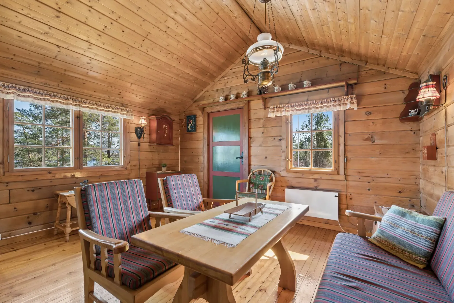 1960s Country House Overlooking Randsfjorden with Terrace and Parking - View image 26 of 34