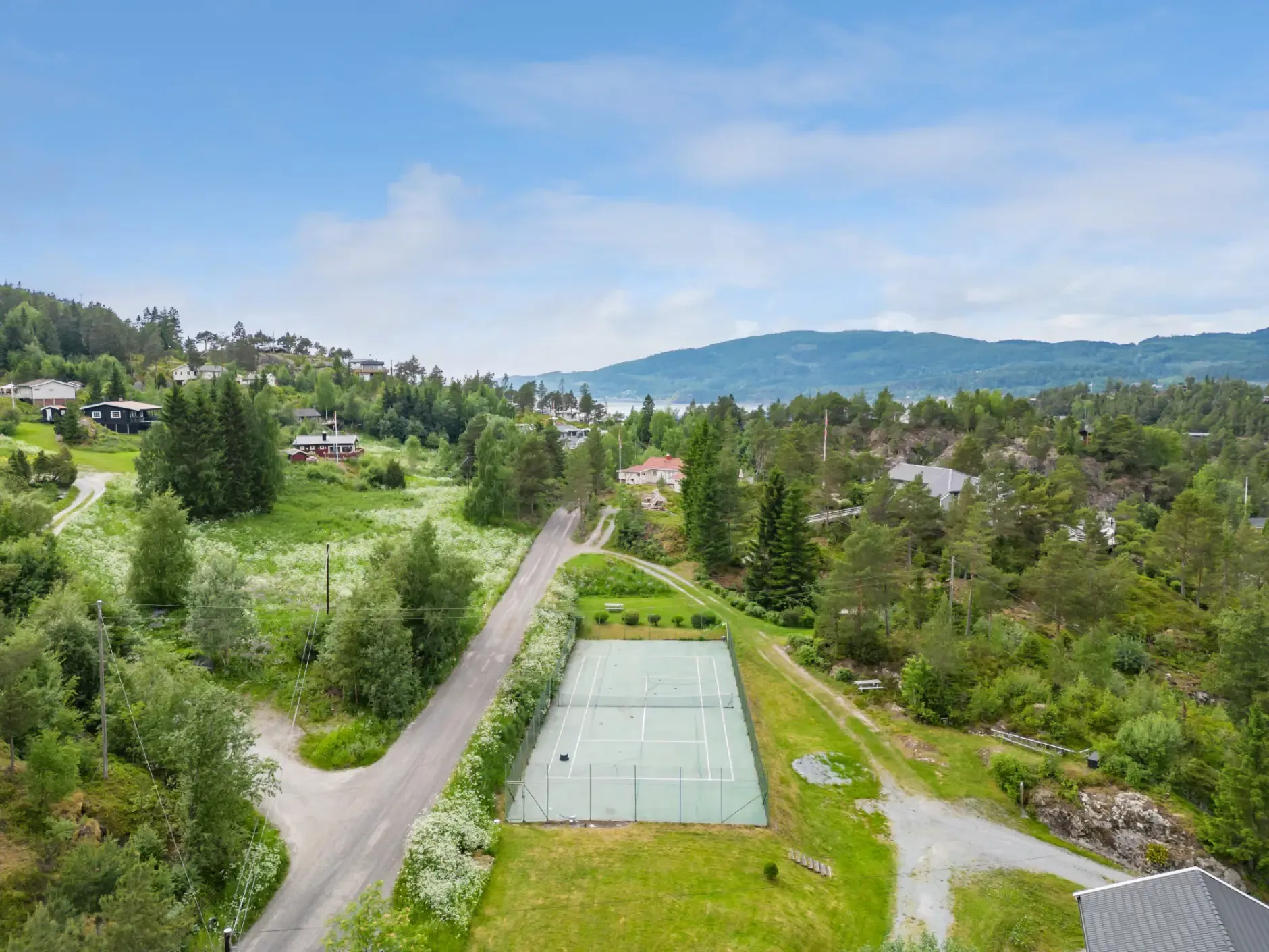 Single-Storey House Near Åsenfjord with Terrace and Parking - Image 1