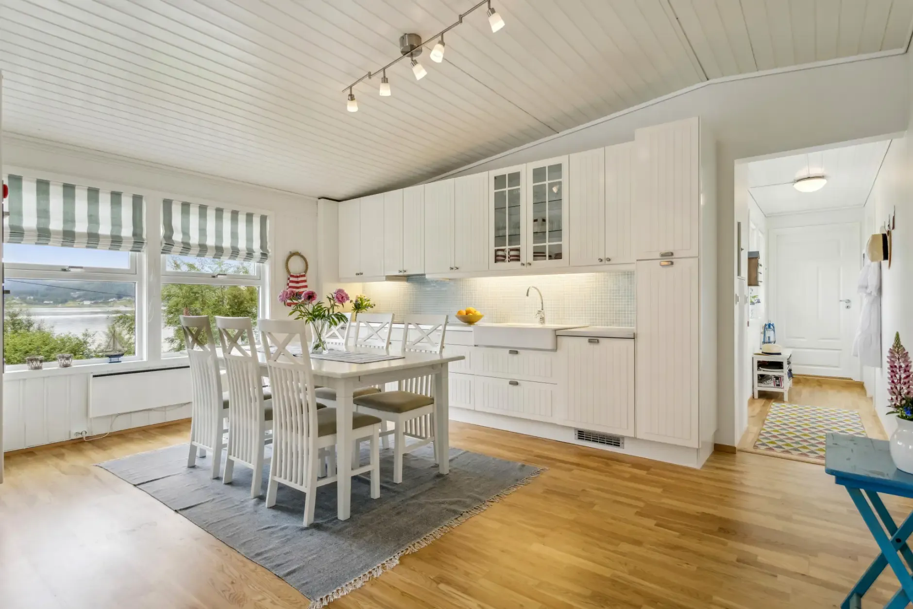 Single-Storey House Near Åsenfjord with Terrace and Parking - View image 16 of 29