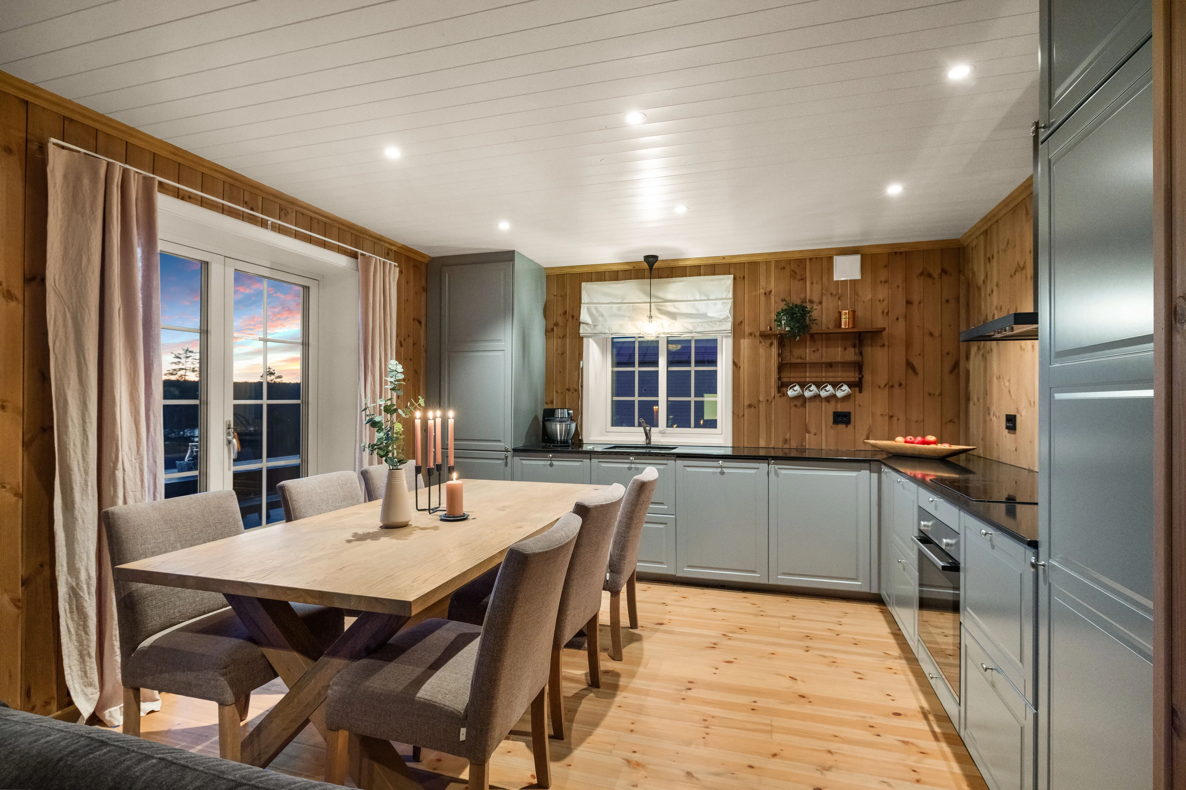 Contemporary 3-Bedroom Cabin with Expansive Terrace in Norway's Tranquil Rømskog - Image 3