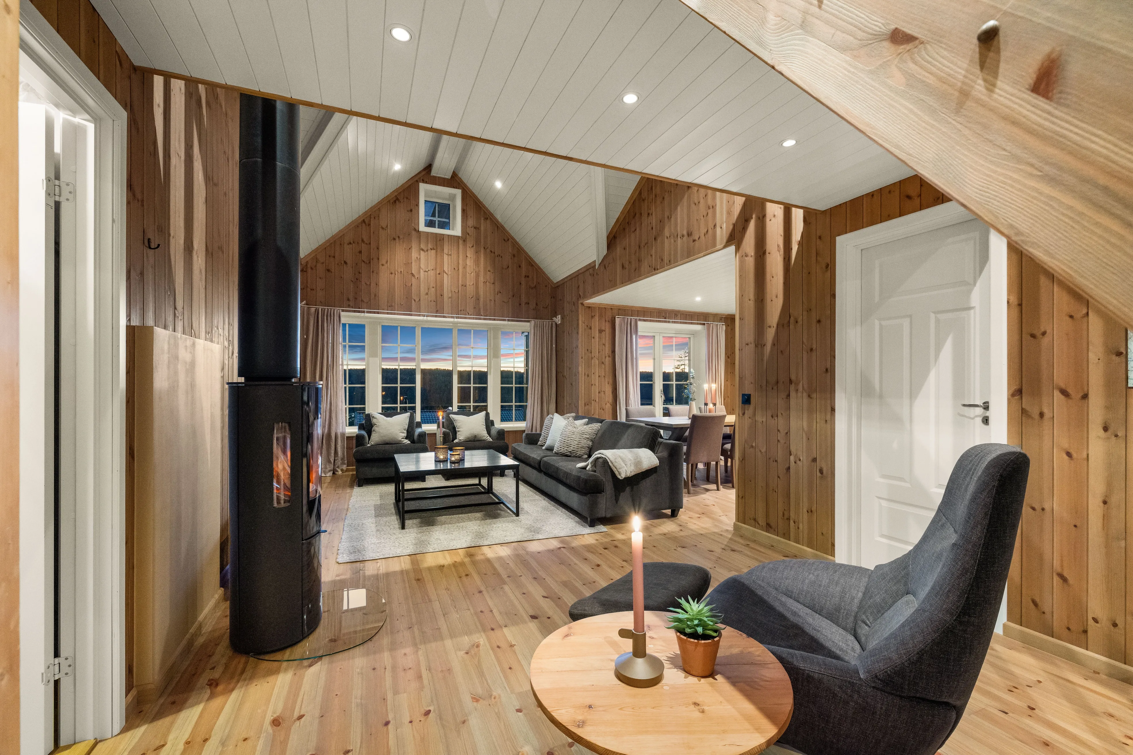 Contemporary 3-Bedroom Cabin with Expansive Terrace in Norway's Tranquil Rømskog - View image 10 of 41