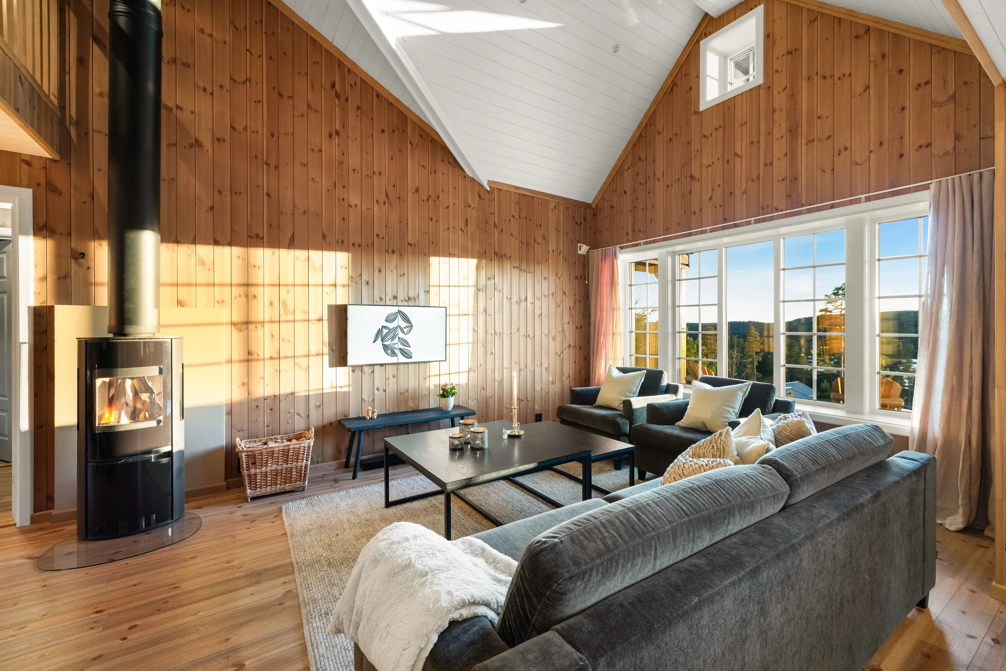 Contemporary 3-Bedroom Cabin with Expansive Terrace in Norway's Tranquil Rømskog - View image 13 of 41