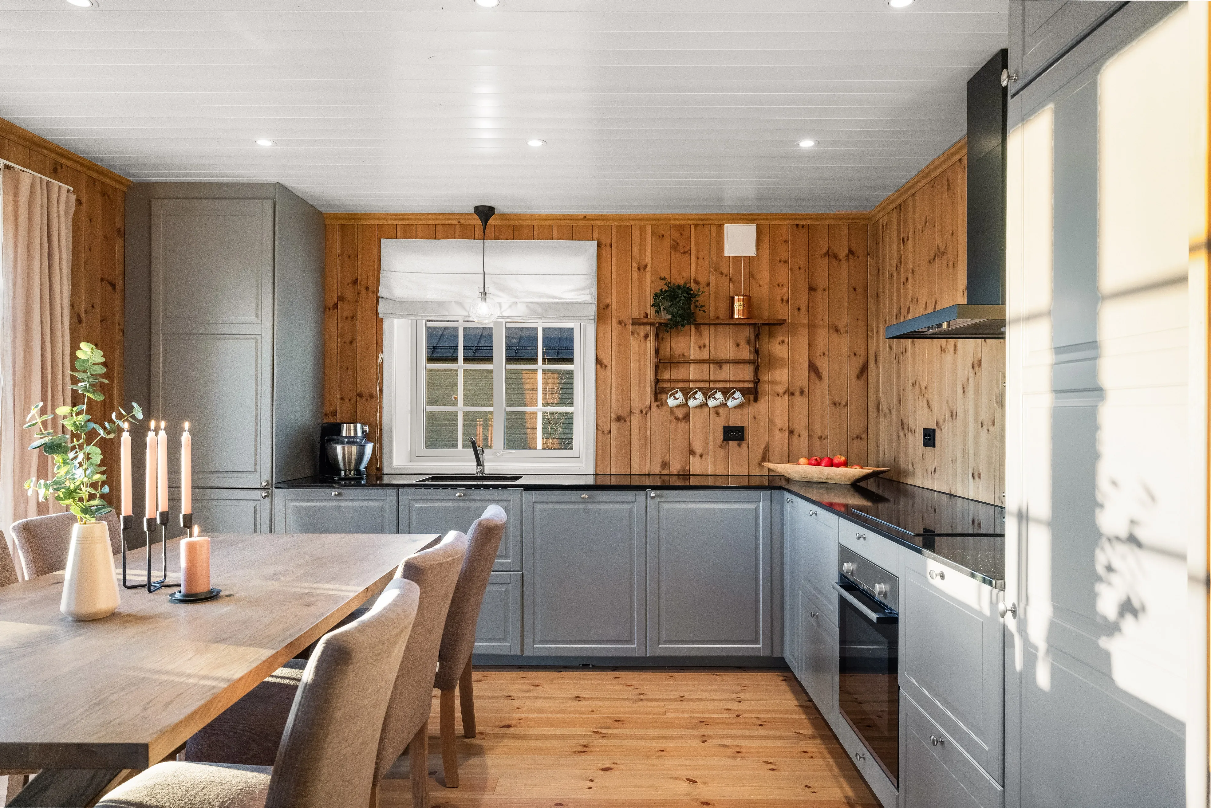 Contemporary 3-Bedroom Cabin with Expansive Terrace in Norway's Tranquil Rømskog - View image 15 of 41