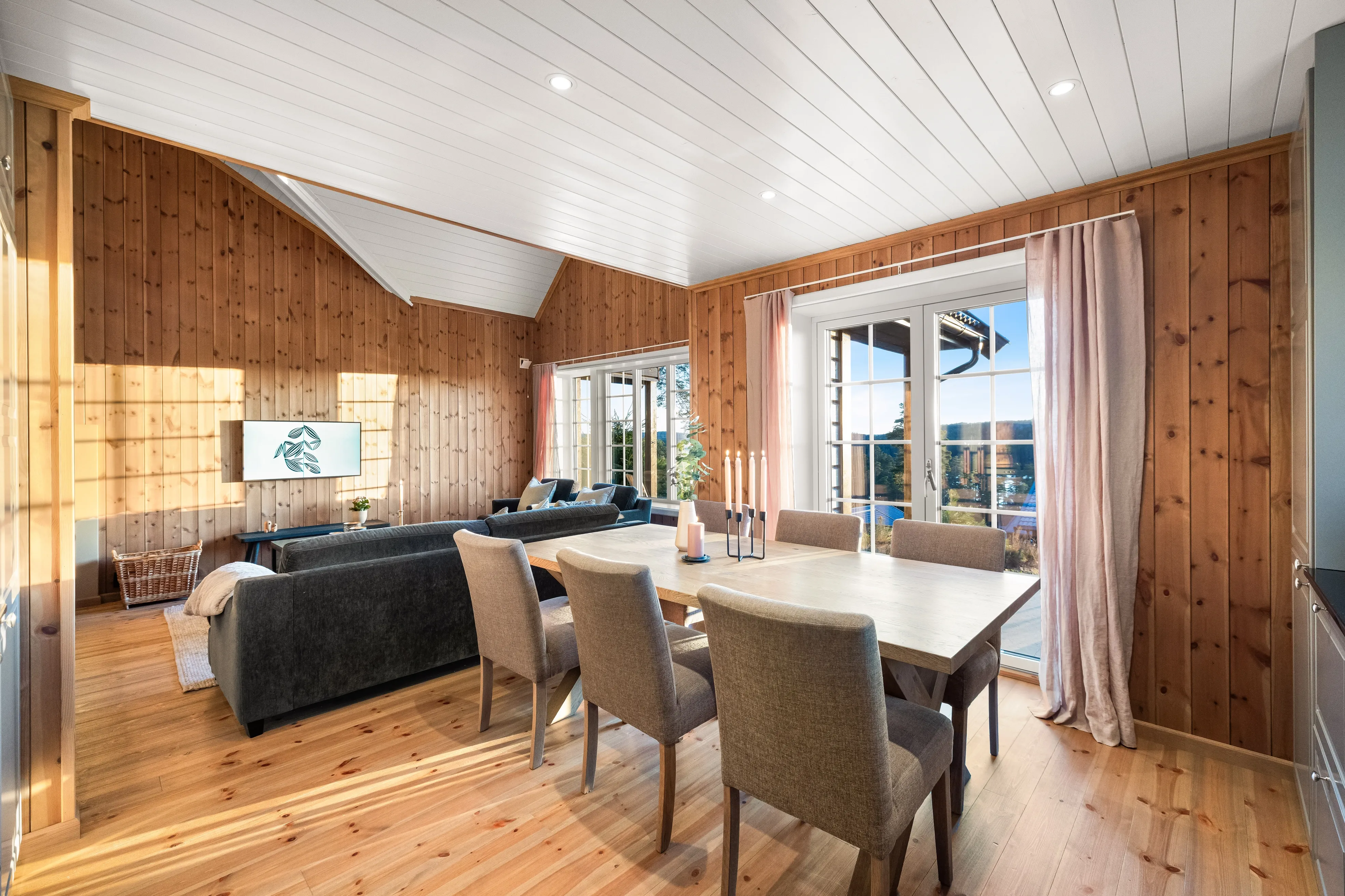 Contemporary 3-Bedroom Cabin with Expansive Terrace in Norway's Tranquil Rømskog - View image 19 of 41