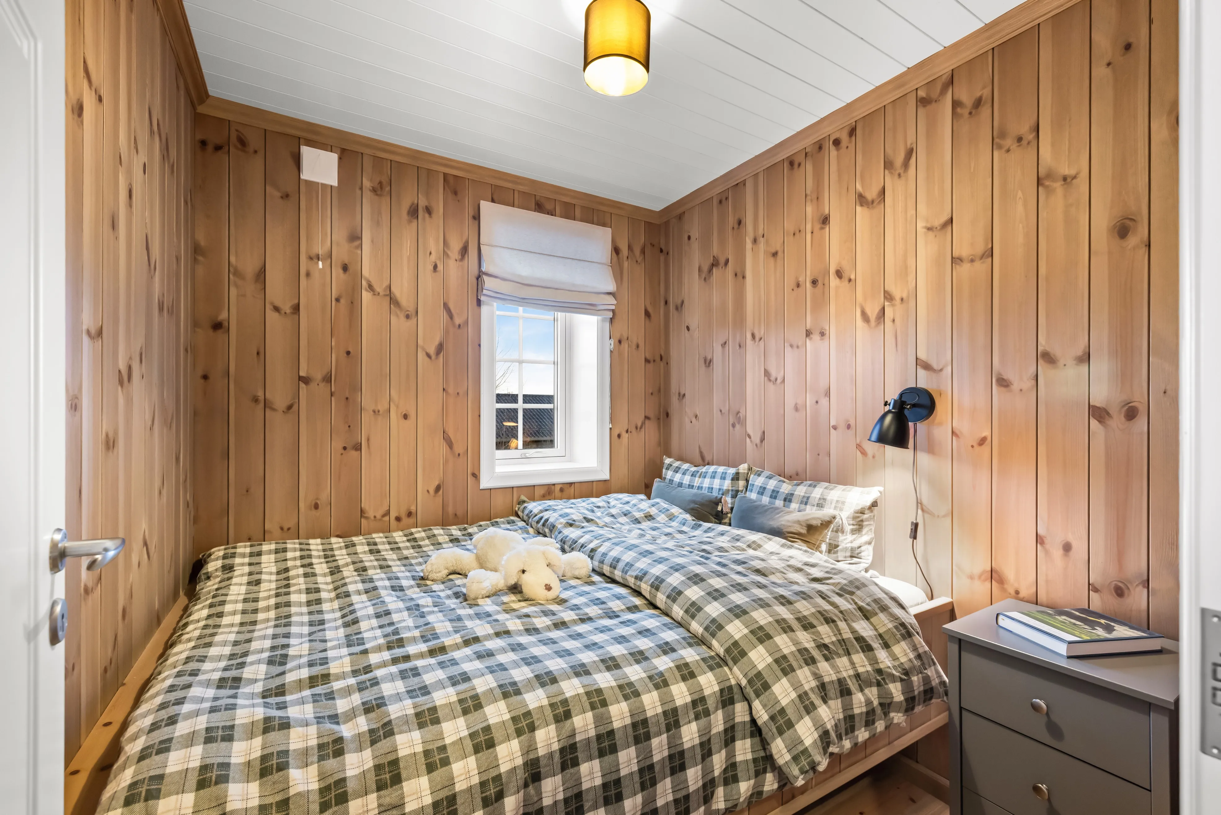 Contemporary 3-Bedroom Cabin with Expansive Terrace in Norway's Tranquil Rømskog - View image 24 of 41