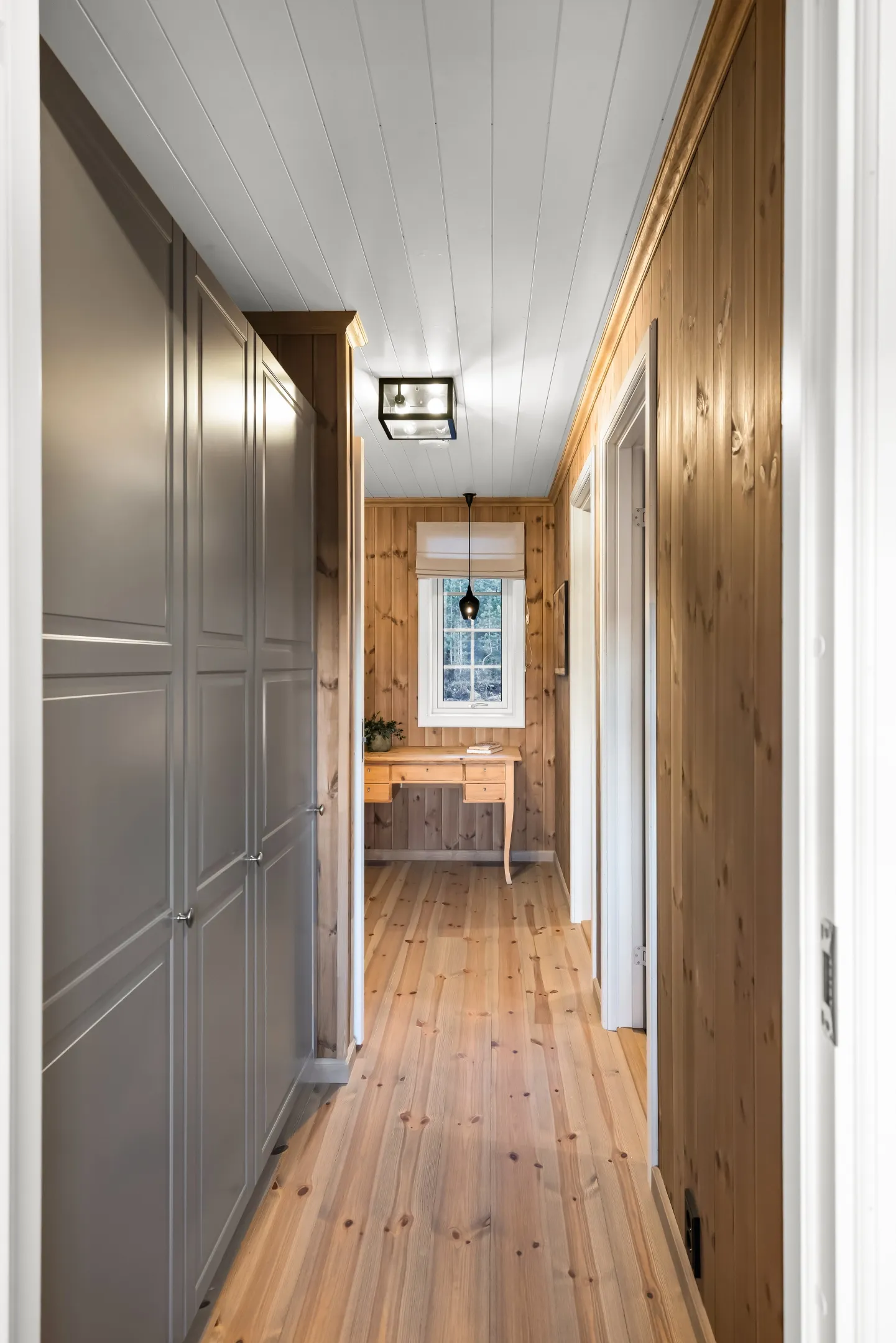 Contemporary 3-Bedroom Cabin with Expansive Terrace in Norway's Tranquil Rømskog - View image 26 of 41