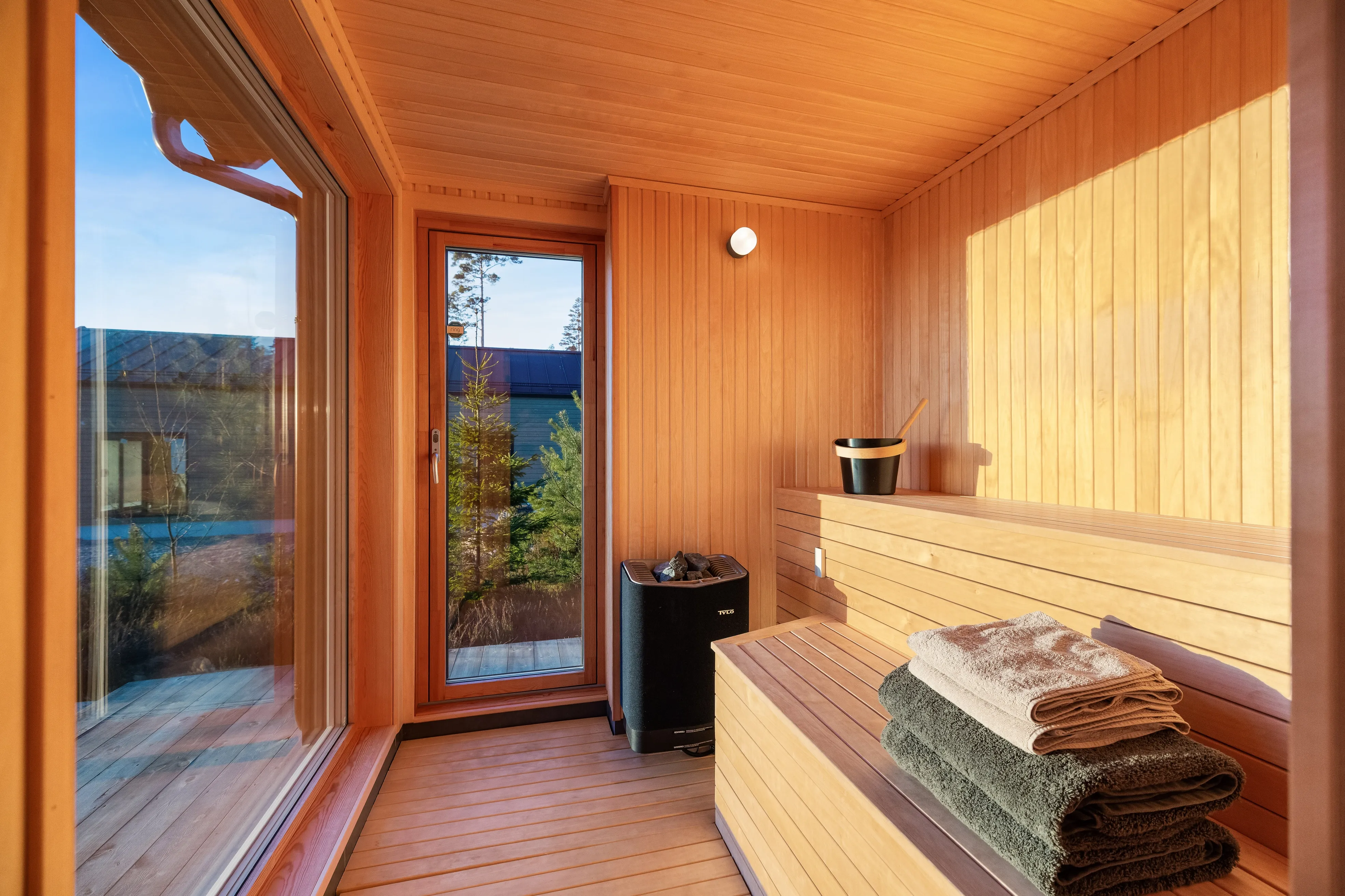 Contemporary 3-Bedroom Cabin with Expansive Terrace in Norway's Tranquil Rømskog - View image 28 of 41
