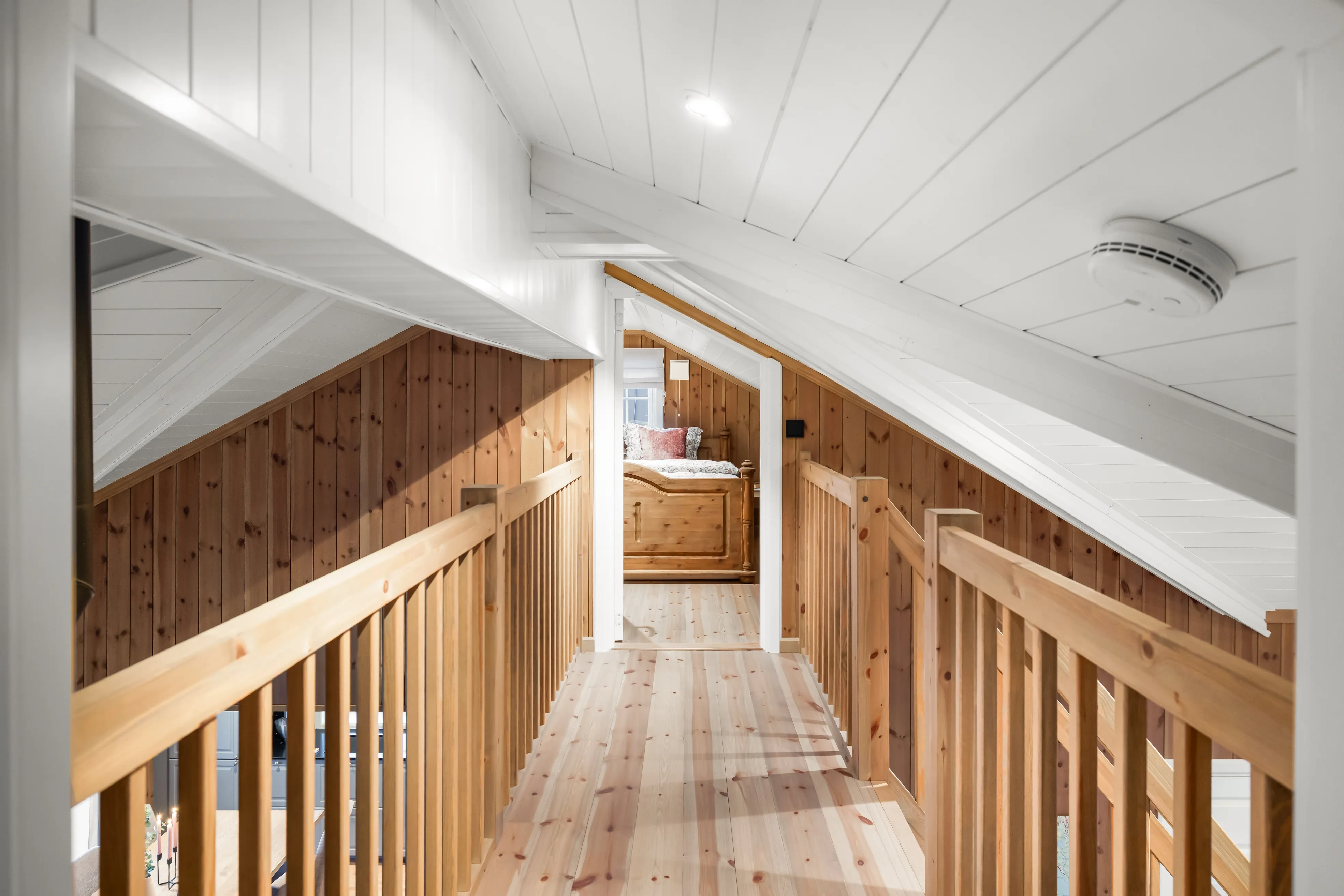 Contemporary 3-Bedroom Cabin with Expansive Terrace in Norway's Tranquil Rømskog - View image 32 of 41