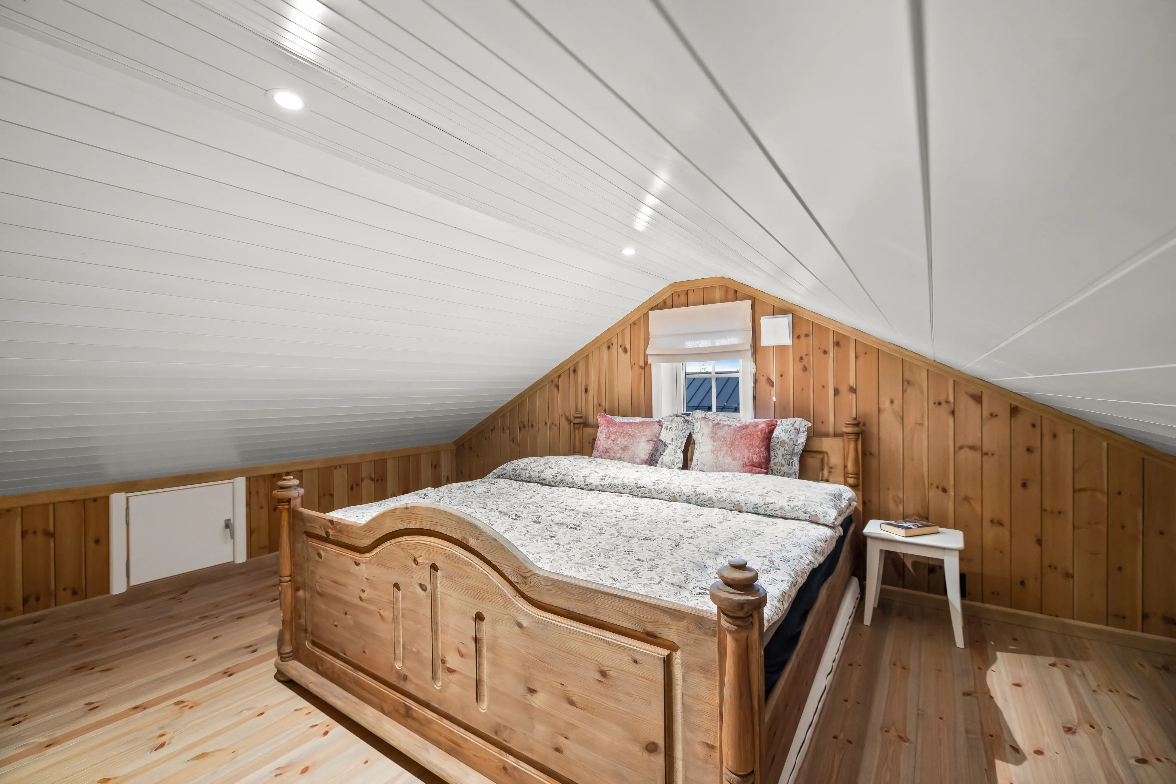 Contemporary 3-Bedroom Cabin with Expansive Terrace in Norway's Tranquil Rømskog - View image 33 of 41