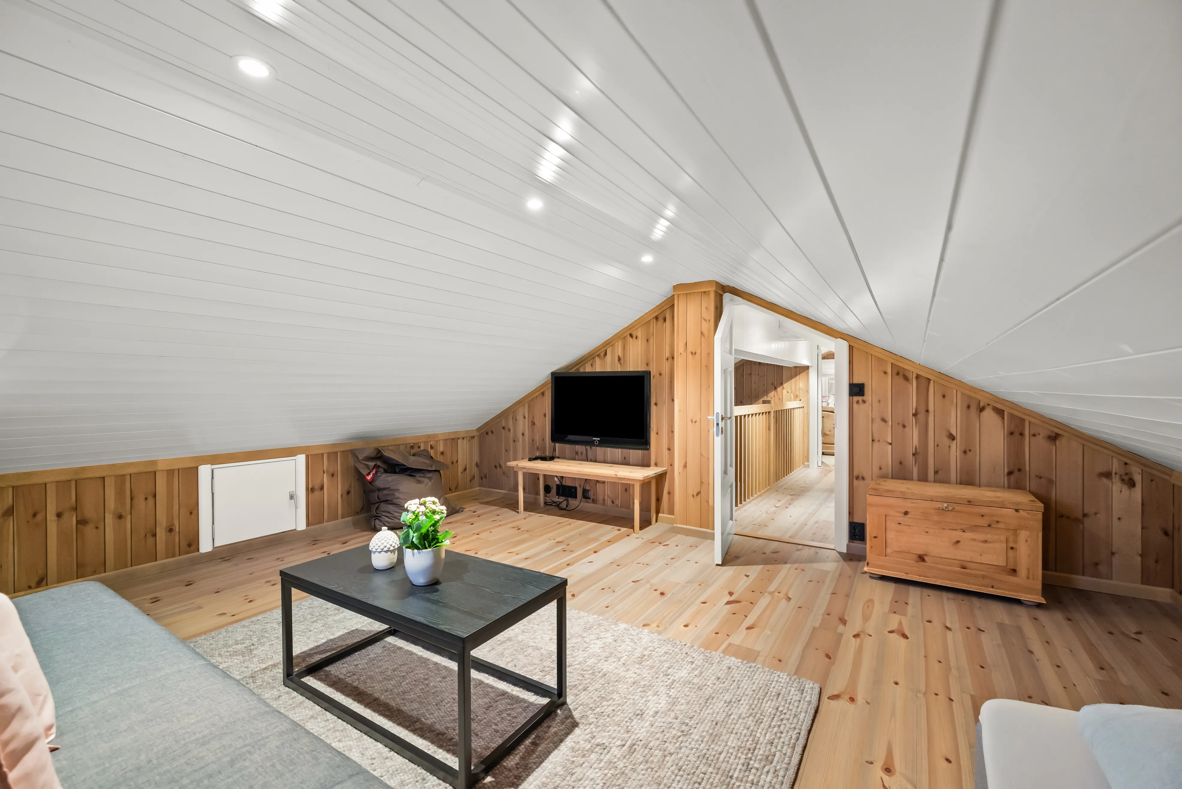 Contemporary 3-Bedroom Cabin with Expansive Terrace in Norway's Tranquil Rømskog - View image 34 of 41
