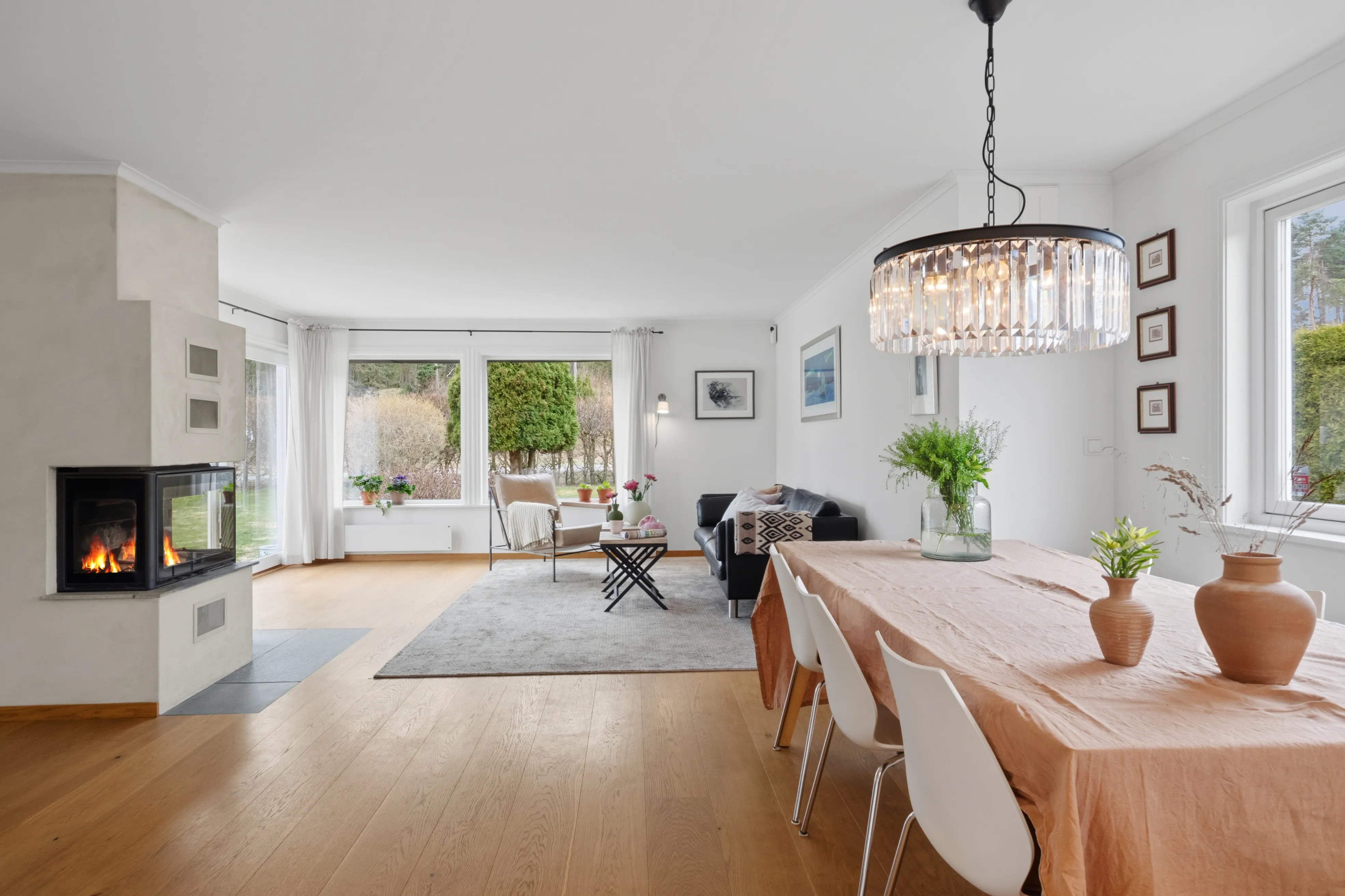 1960s Norwegian House with Garden and Sea Access in Torød - Image 2