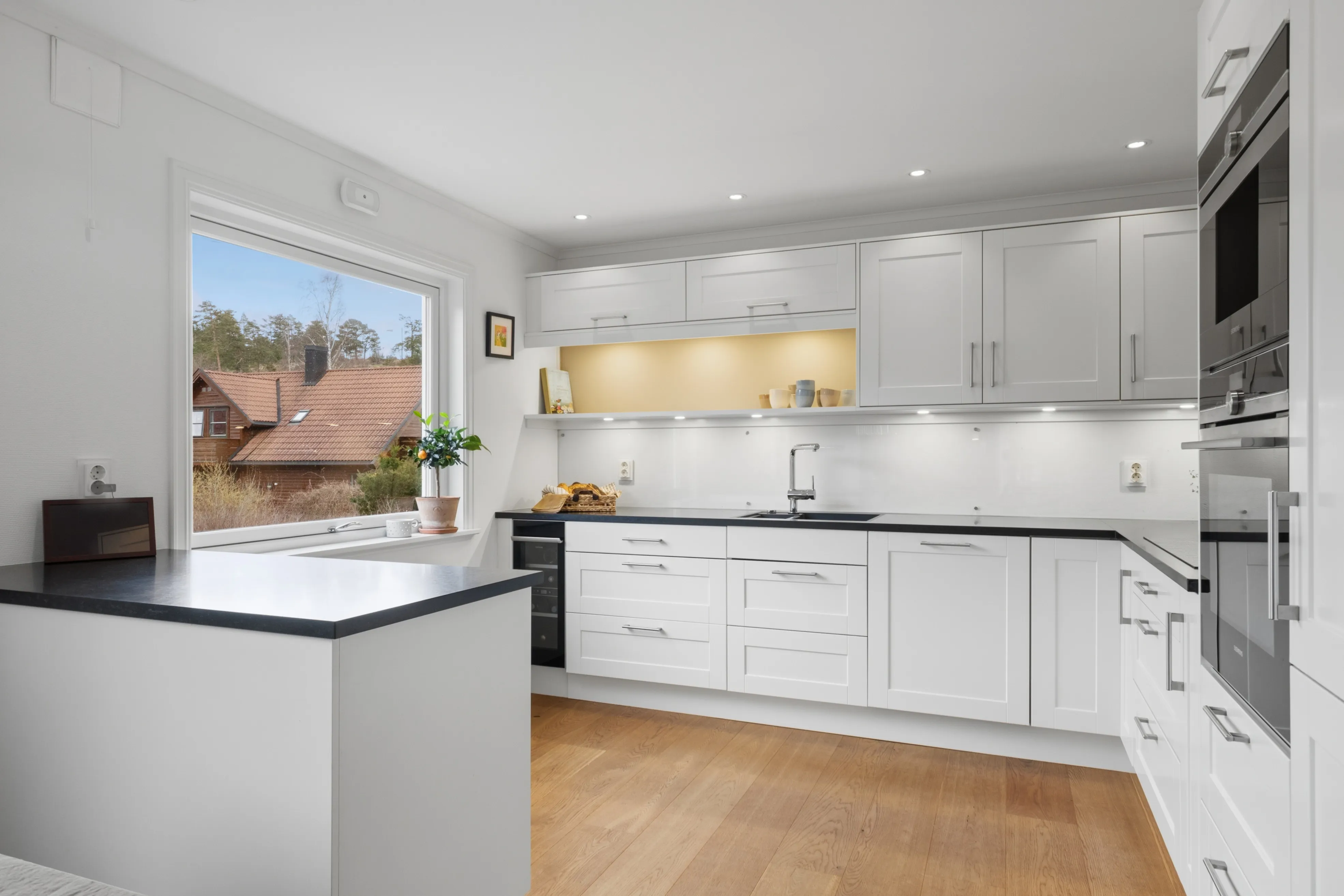 1960s Norwegian House with Garden and Sea Access in Torød - View image 10 of 53