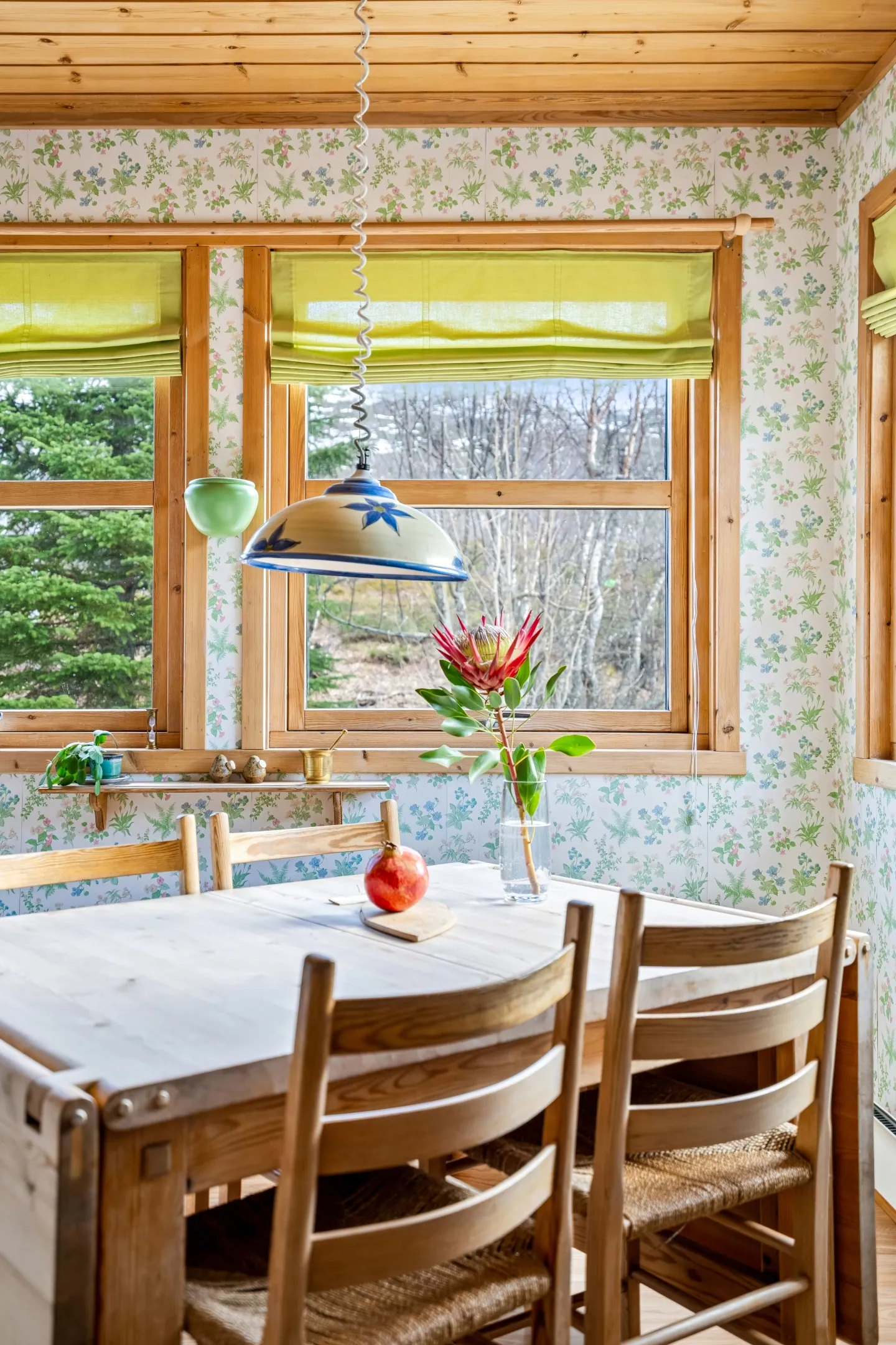 Spacious 5-Bedroom House with Rental Apartment in Scenic Tromsø - Image 5