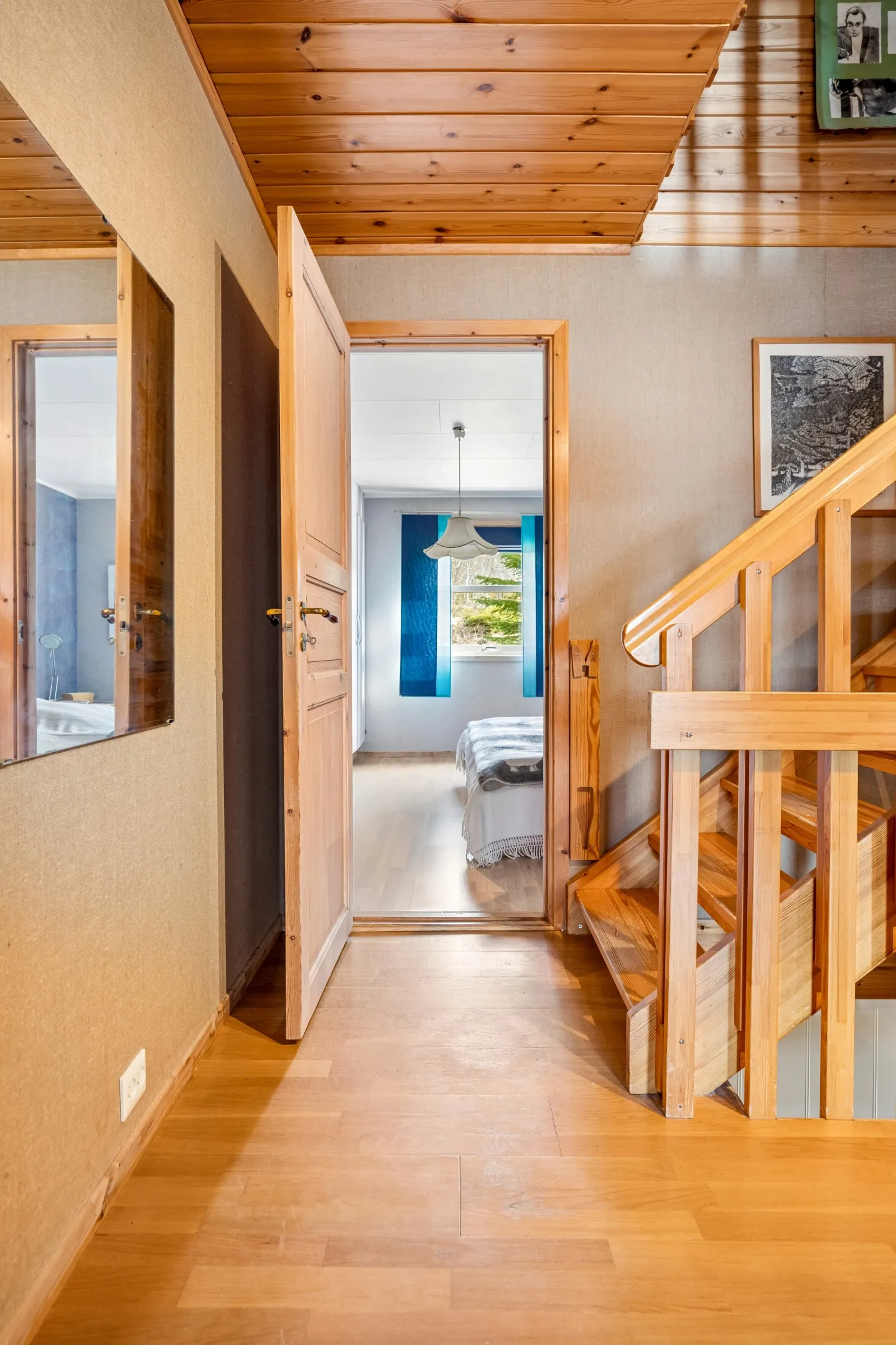 Spacious 5-Bedroom House with Rental Apartment in Scenic Tromsø - View image 15 of 47