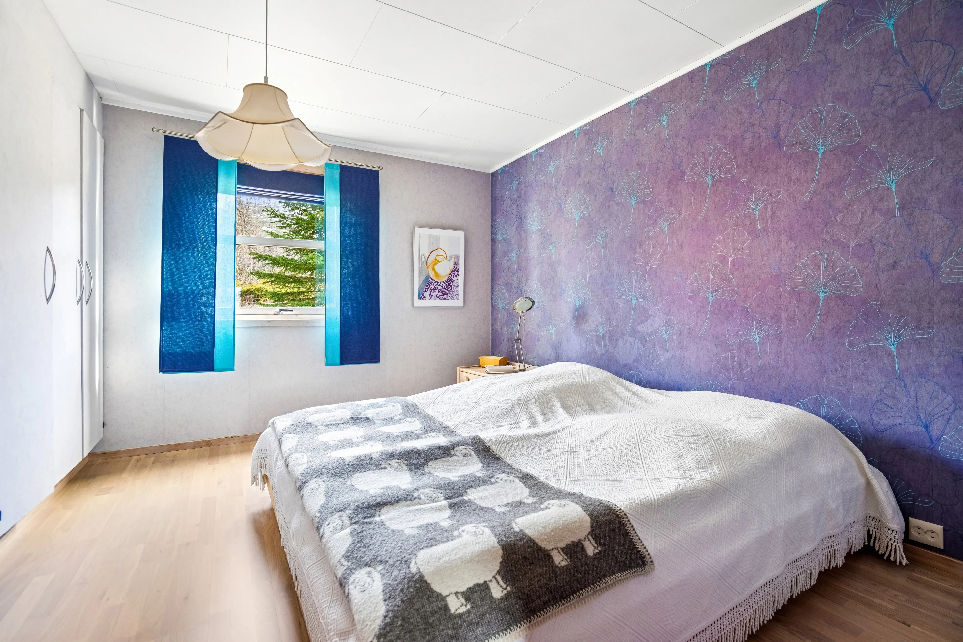 Spacious 5-Bedroom House with Rental Apartment in Scenic Tromsø - View image 16 of 47