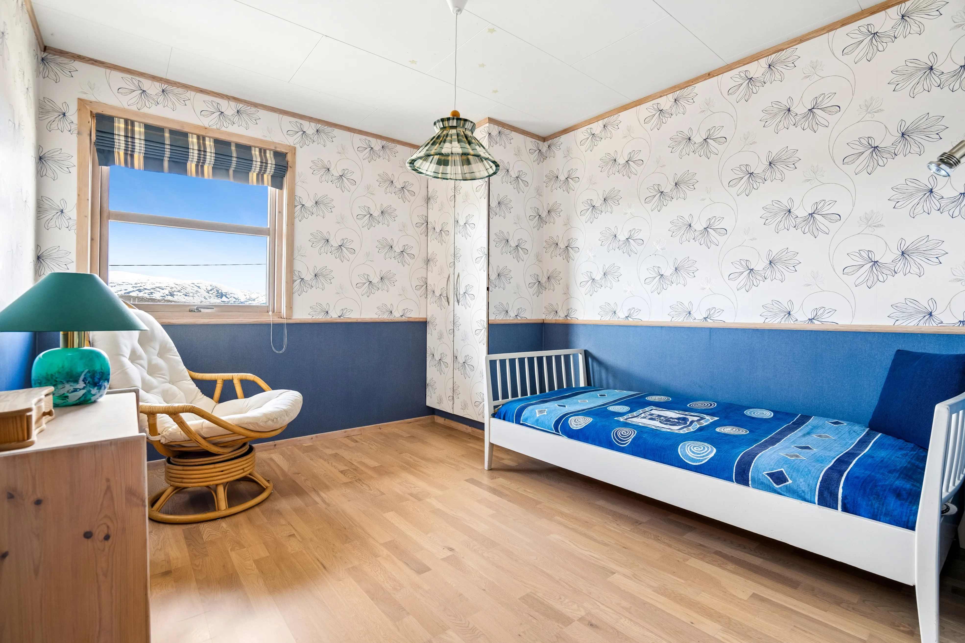 Spacious 5-Bedroom House with Rental Apartment in Scenic Tromsø - View image 17 of 47