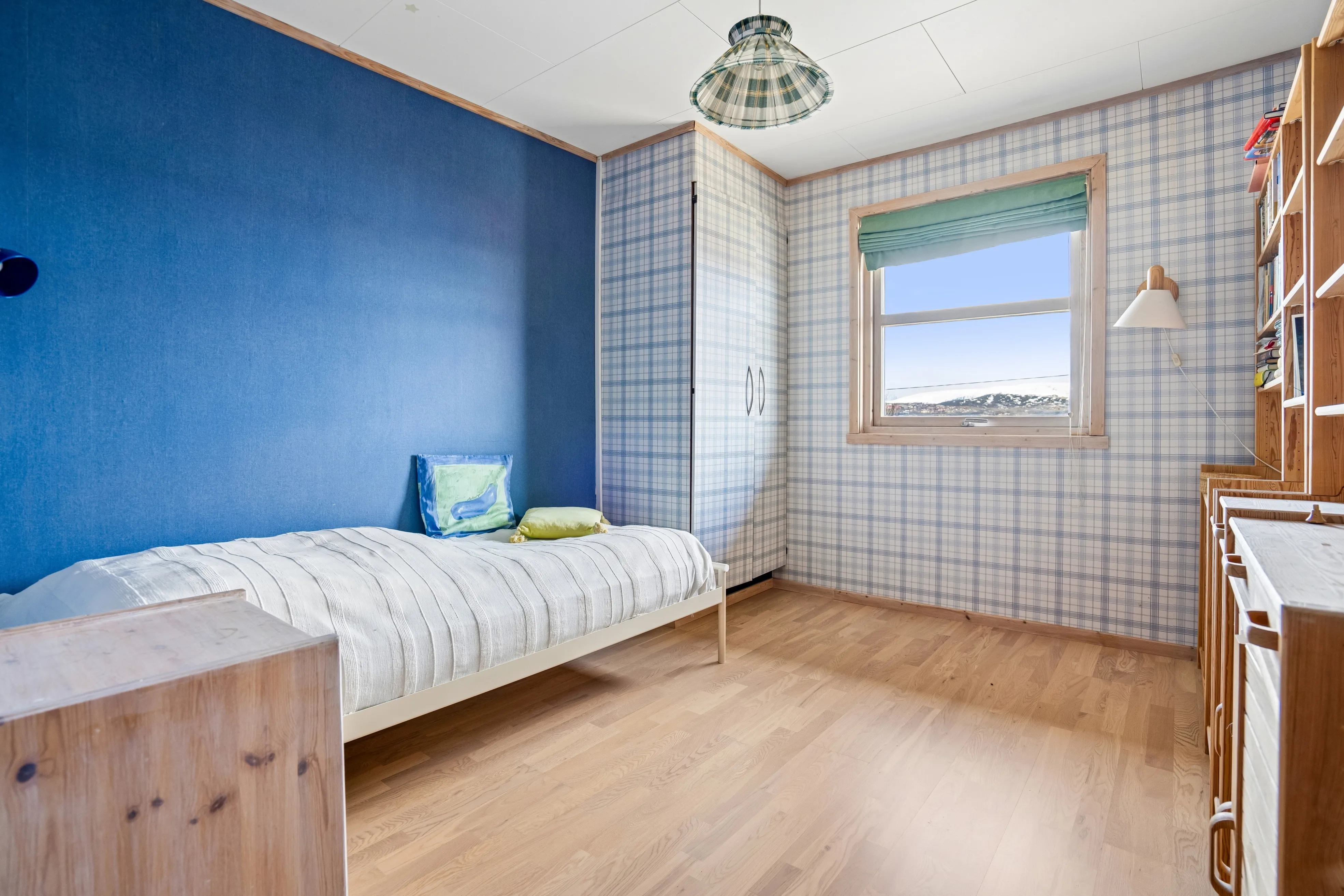 Spacious 5-Bedroom House with Rental Apartment in Scenic Tromsø - View image 18 of 47