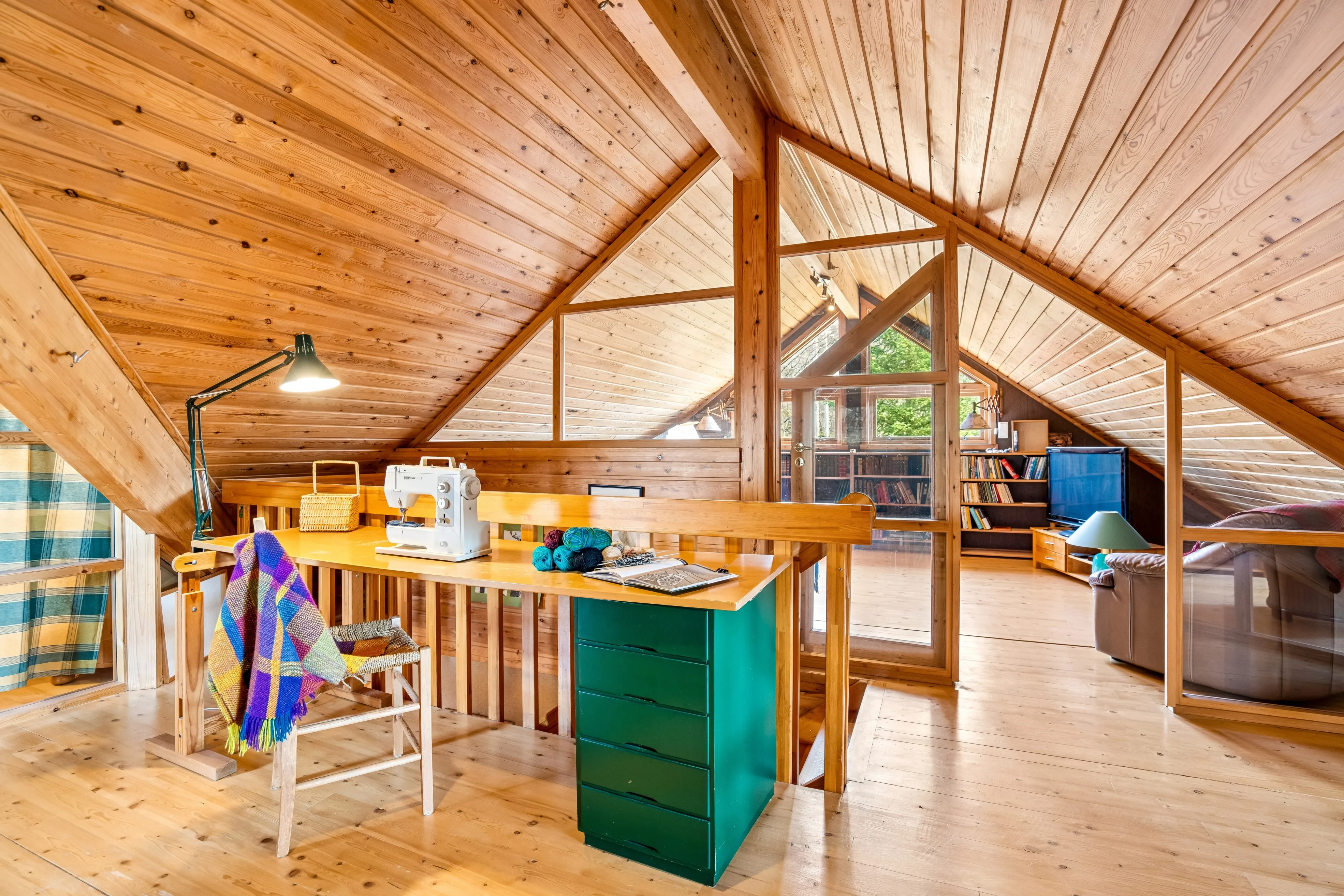 Spacious 5-Bedroom House with Rental Apartment in Scenic Tromsø - View image 21 of 47