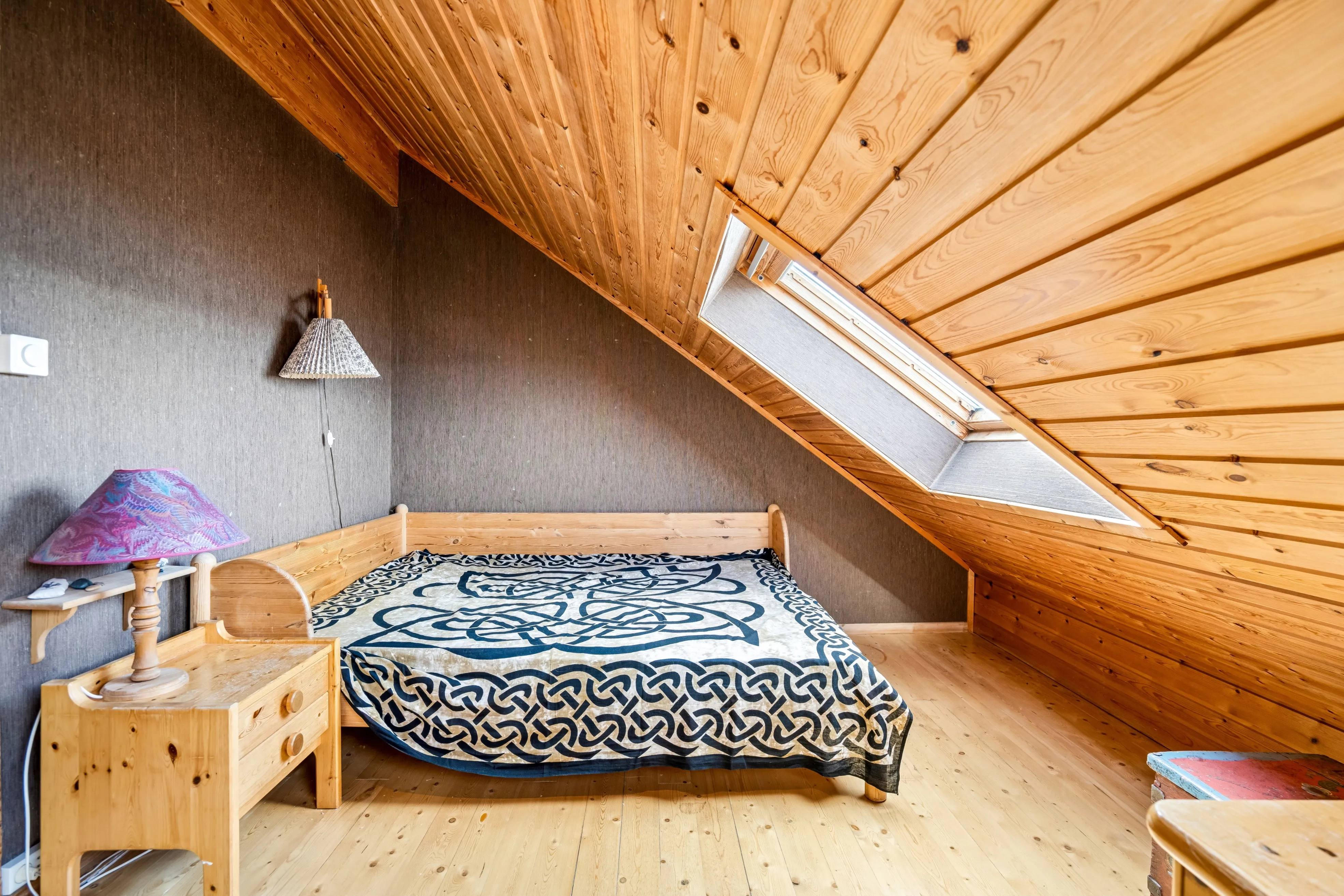 Spacious 5-Bedroom House with Rental Apartment in Scenic Tromsø - View image 23 of 47