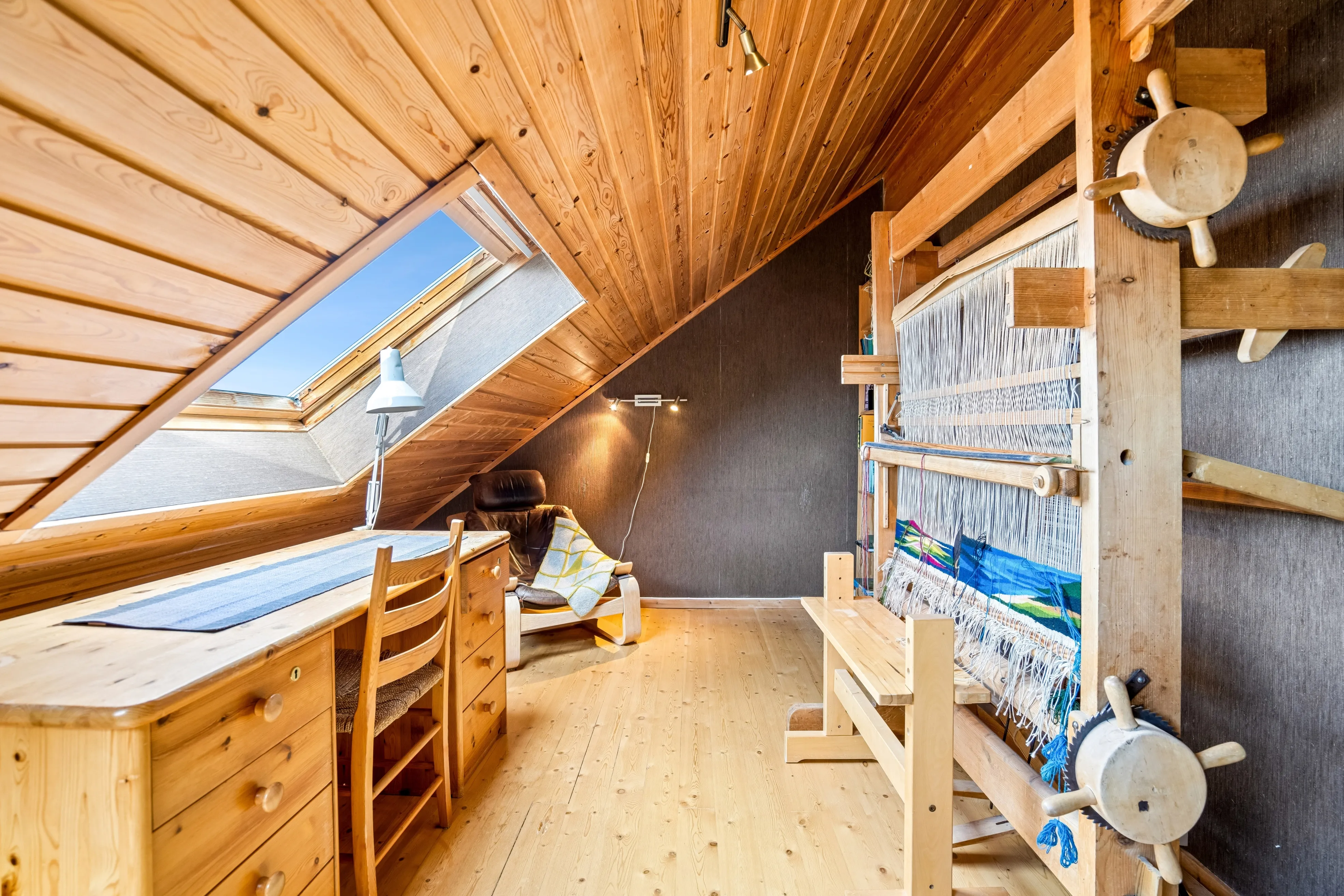 Spacious 5-Bedroom House with Rental Apartment in Scenic Tromsø - View image 24 of 47