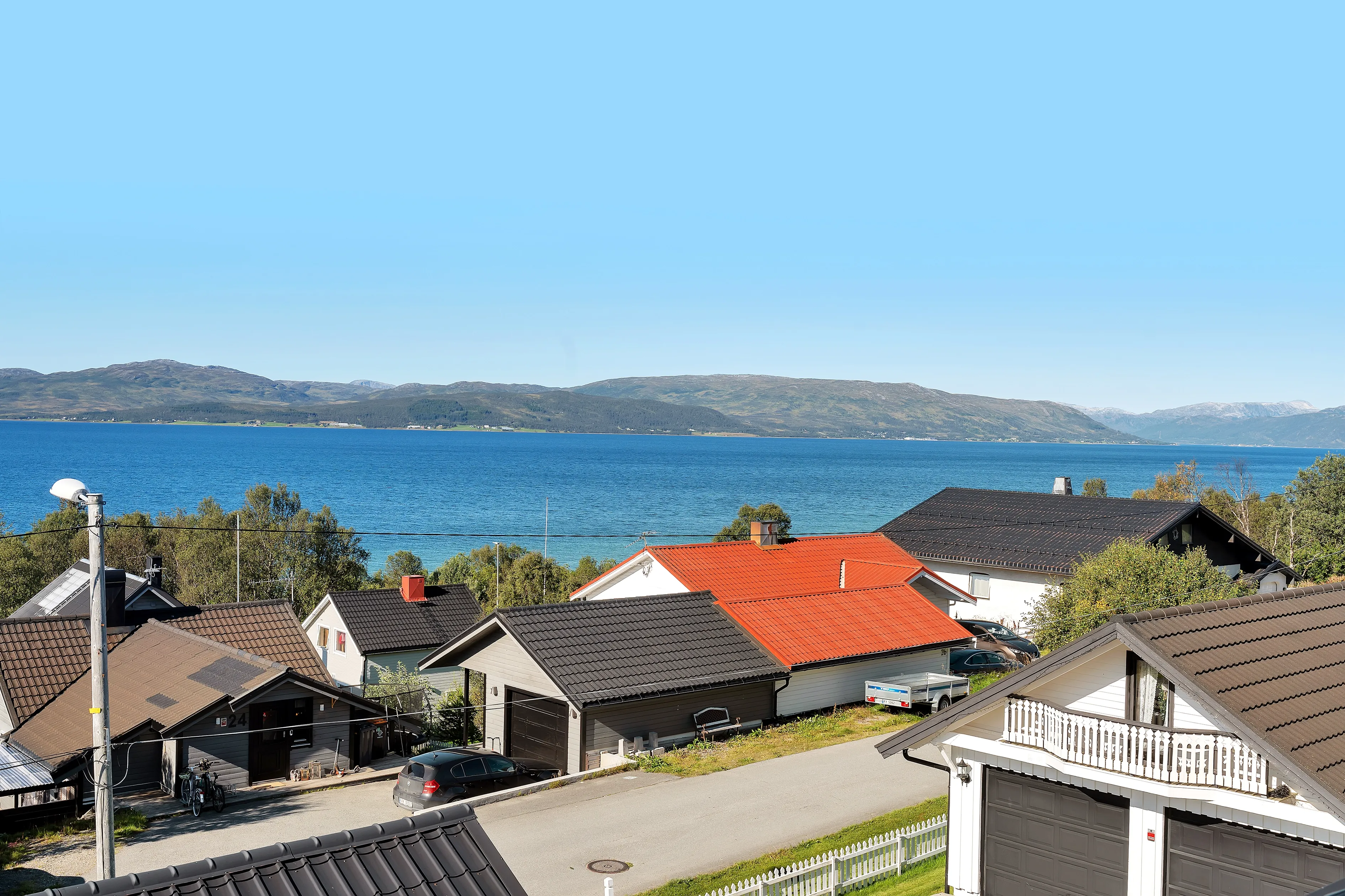 Spacious 5-Bedroom House with Rental Apartment in Scenic Tromsø - View image 39 of 47