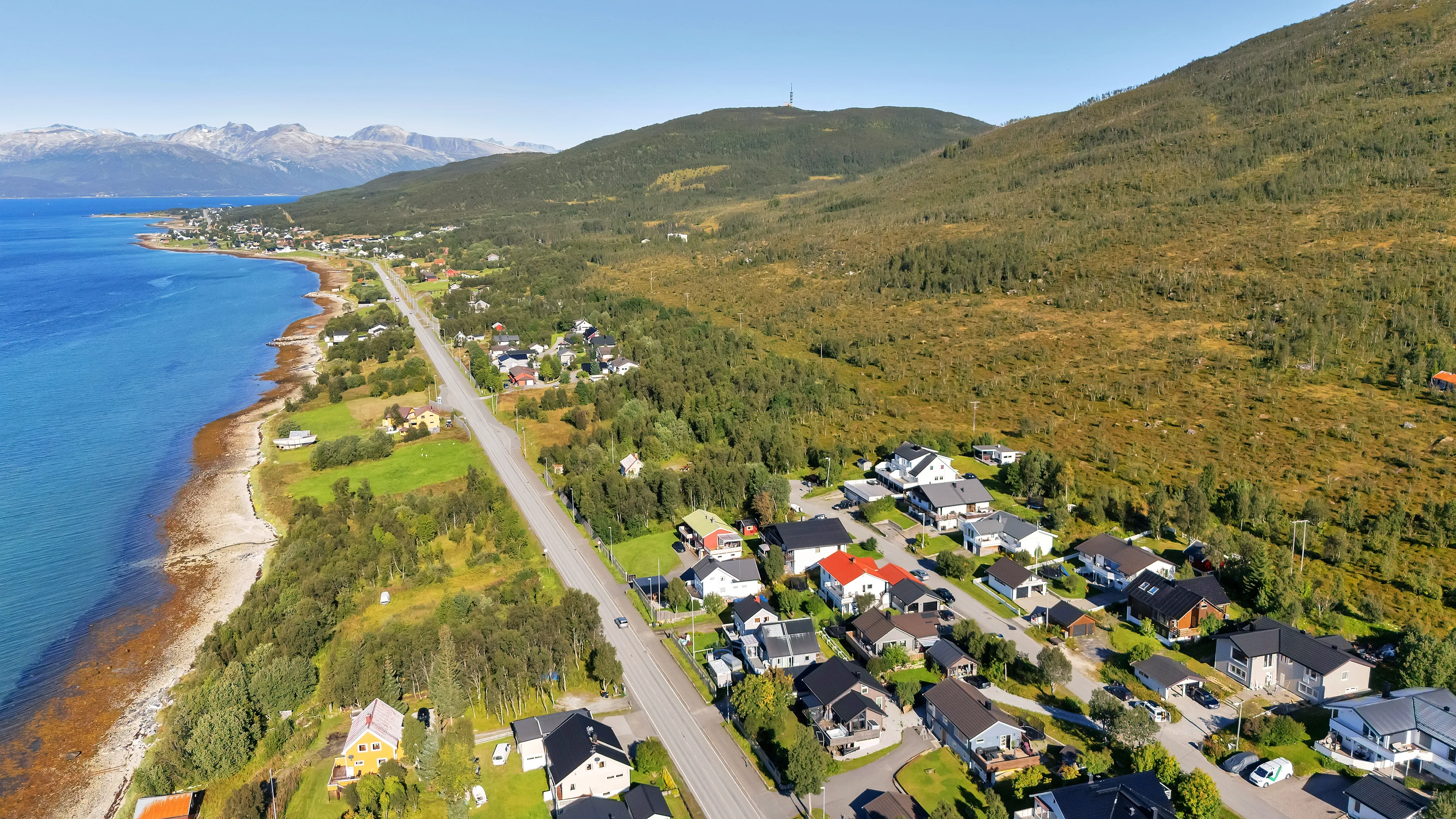 Spacious 5-Bedroom House with Rental Apartment in Scenic Tromsø - View image 44 of 47