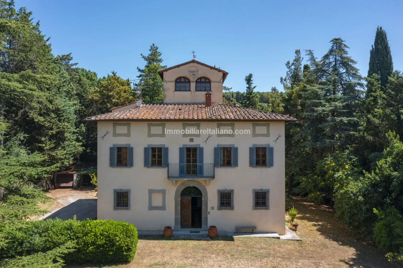 Villa storica con 3 camere da letto e ampio giardino a Sansepolcro, in Toscana - Image 2