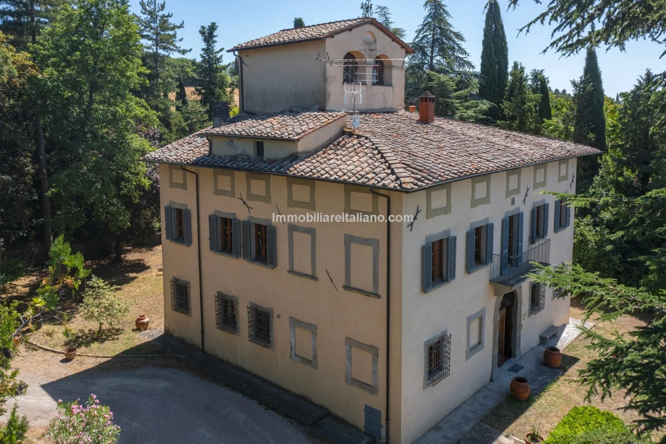 Villa storica con 3 camere da letto e ampio giardino a Sansepolcro, in Toscana - Image 3
