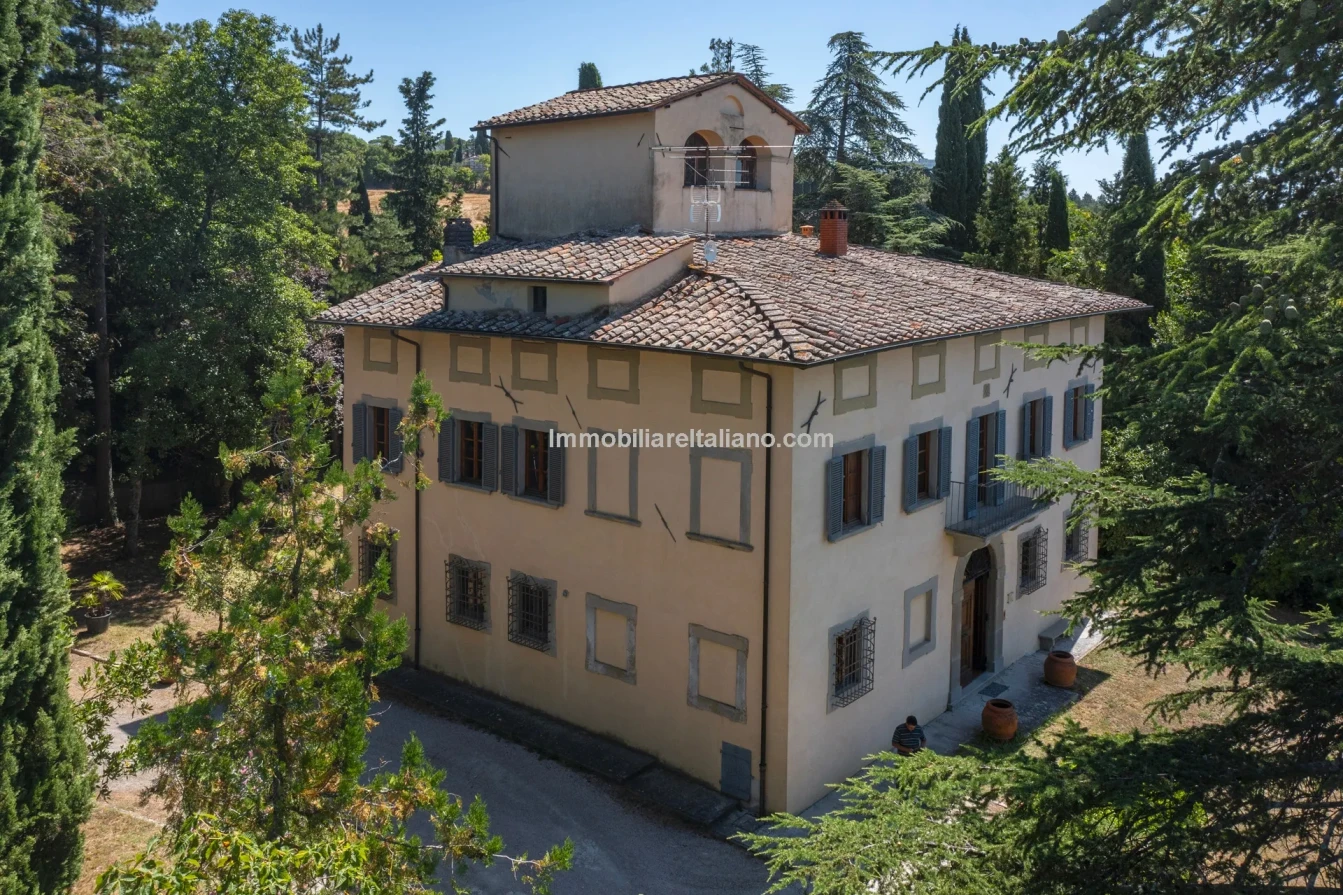 Villa storica con 3 camere da letto e ampio giardino a Sansepolcro, in Toscana - Image 4