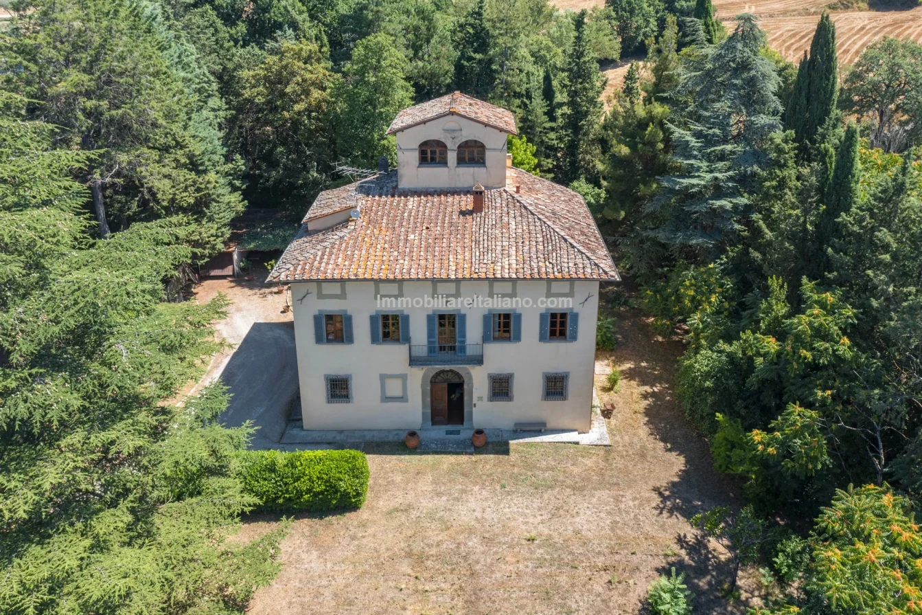 Villa storica con 3 camere da letto e ampio giardino a Sansepolcro, in Toscana - Image 5