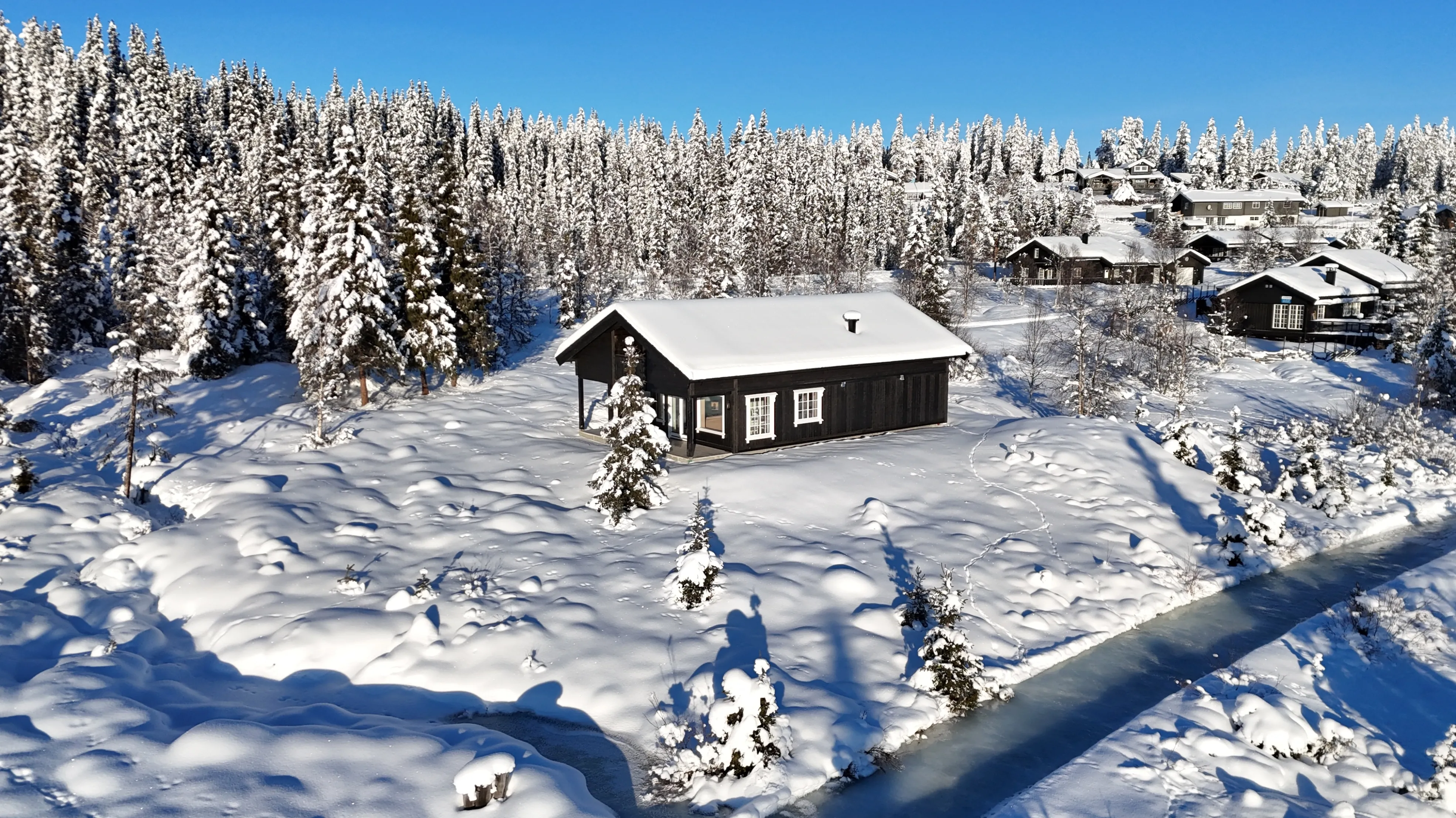Modern 2-Bedroom Cabin with Sunlit Terrace in Tisleidalen, Norway - Image 1