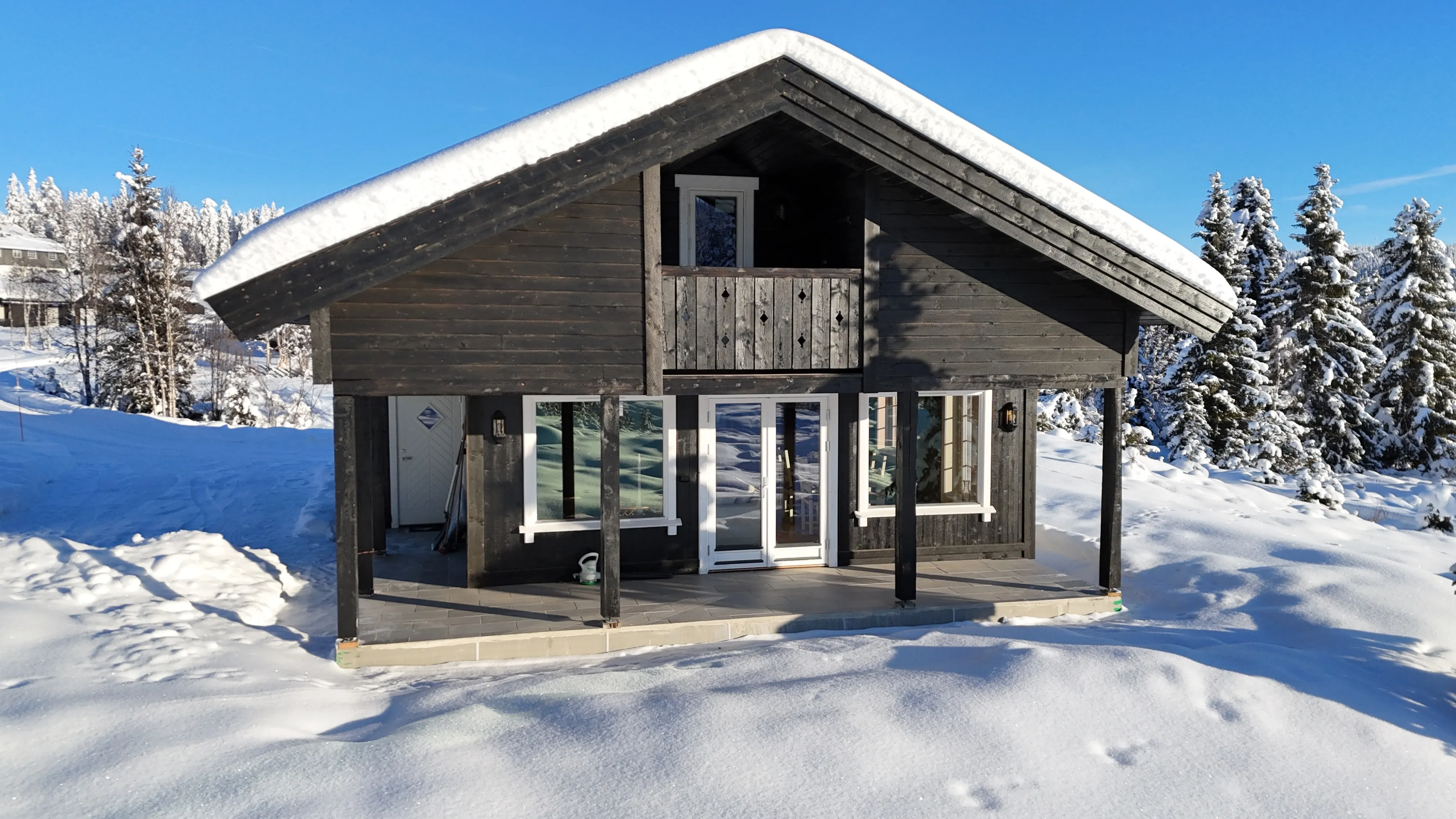 Modern 2-Bedroom Cabin with Sunlit Terrace in Tisleidalen, Norway - Image 3