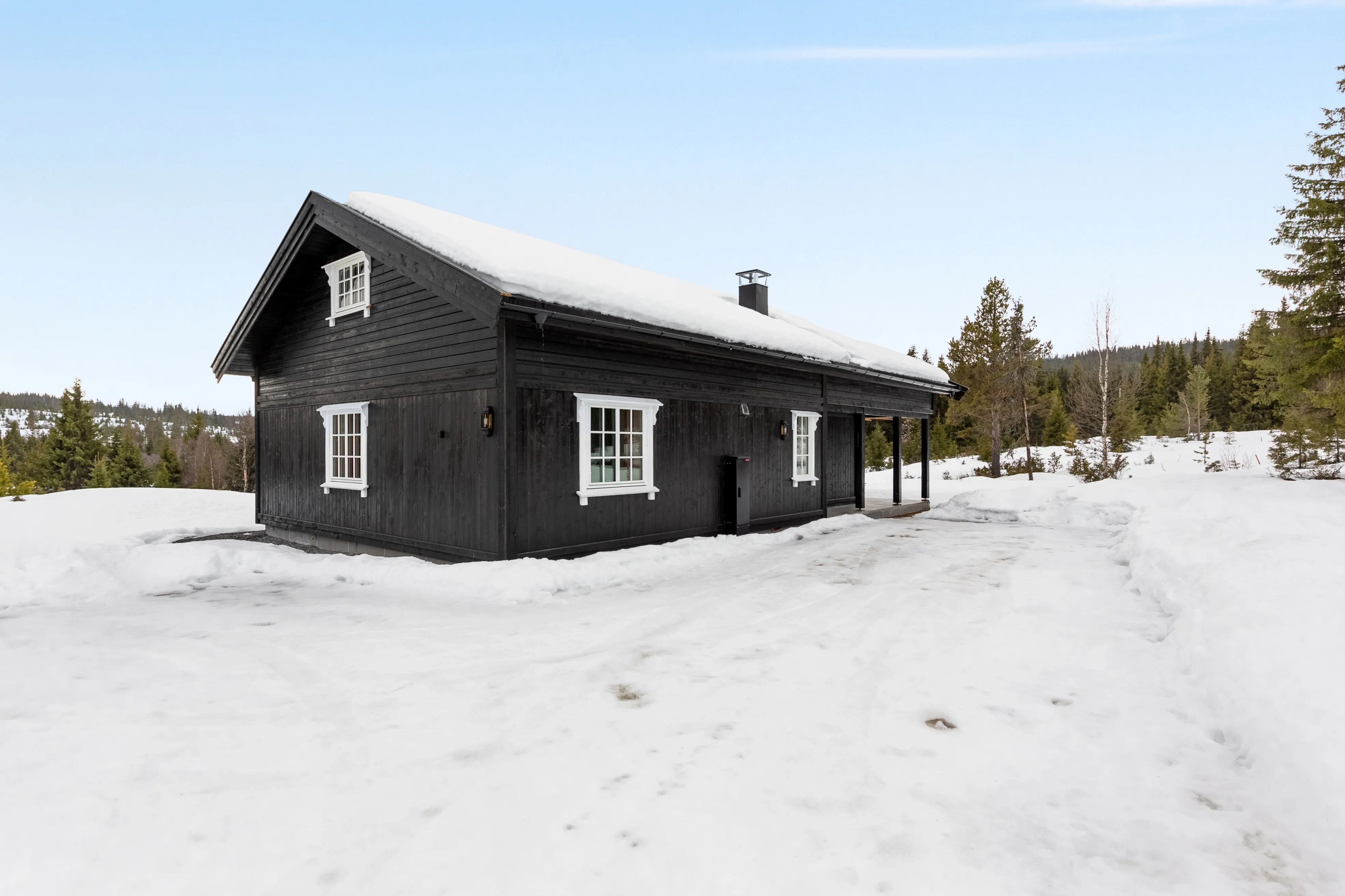 Modern 2-Bedroom Cabin with Sunlit Terrace in Tisleidalen, Norway - Image 5