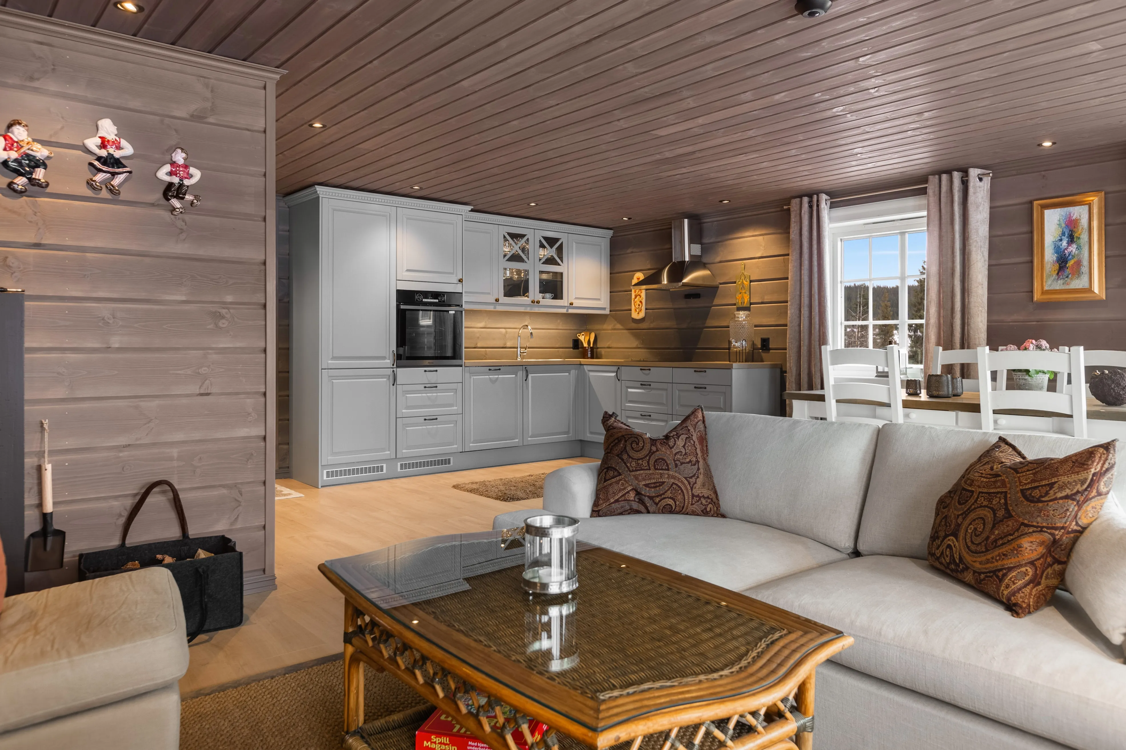 Modern 2-Bedroom Cabin with Sunlit Terrace in Tisleidalen, Norway - View image 10 of 32