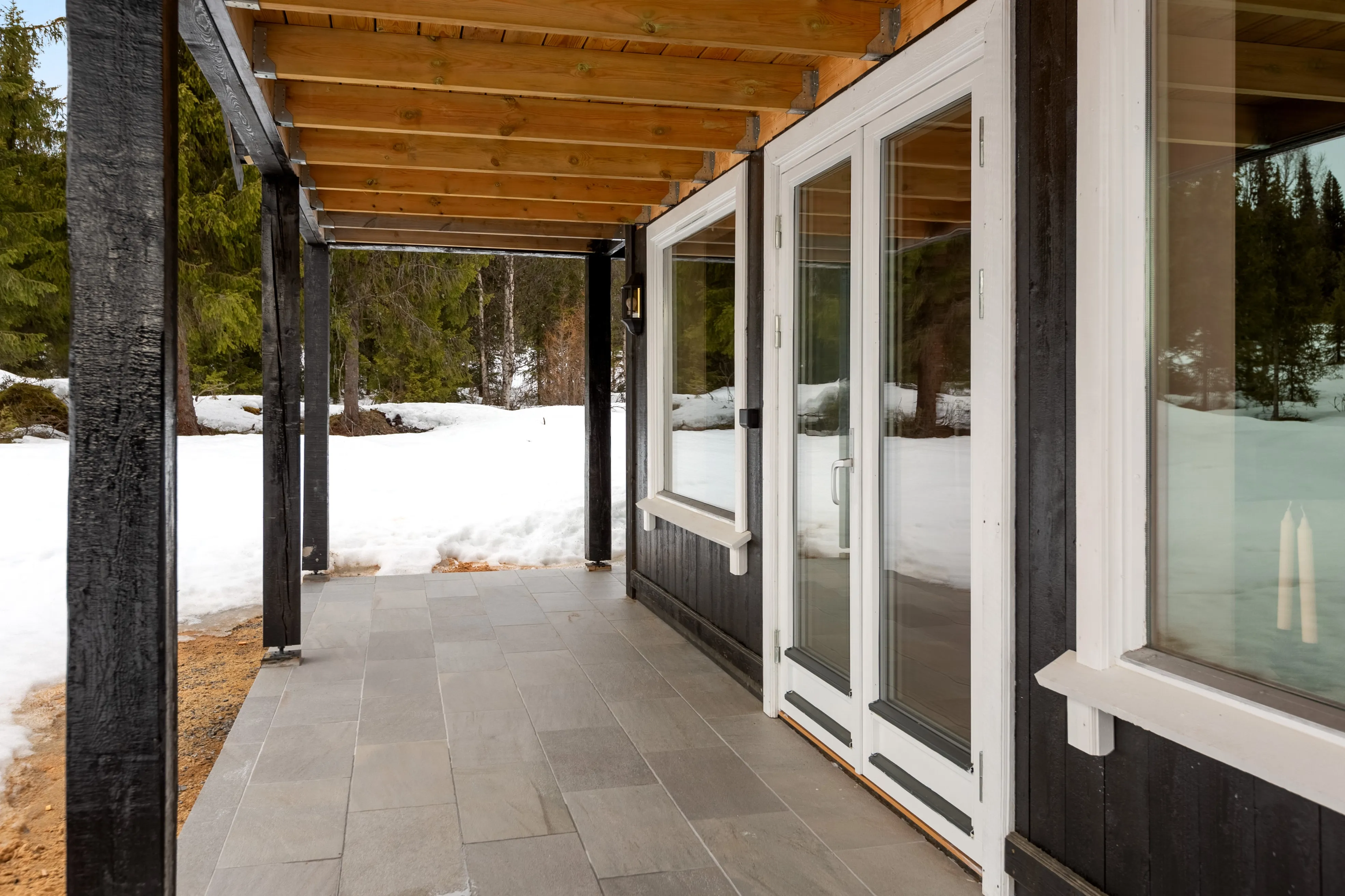 Modern 2-Bedroom Cabin with Sunlit Terrace in Tisleidalen, Norway - View image 16 of 32