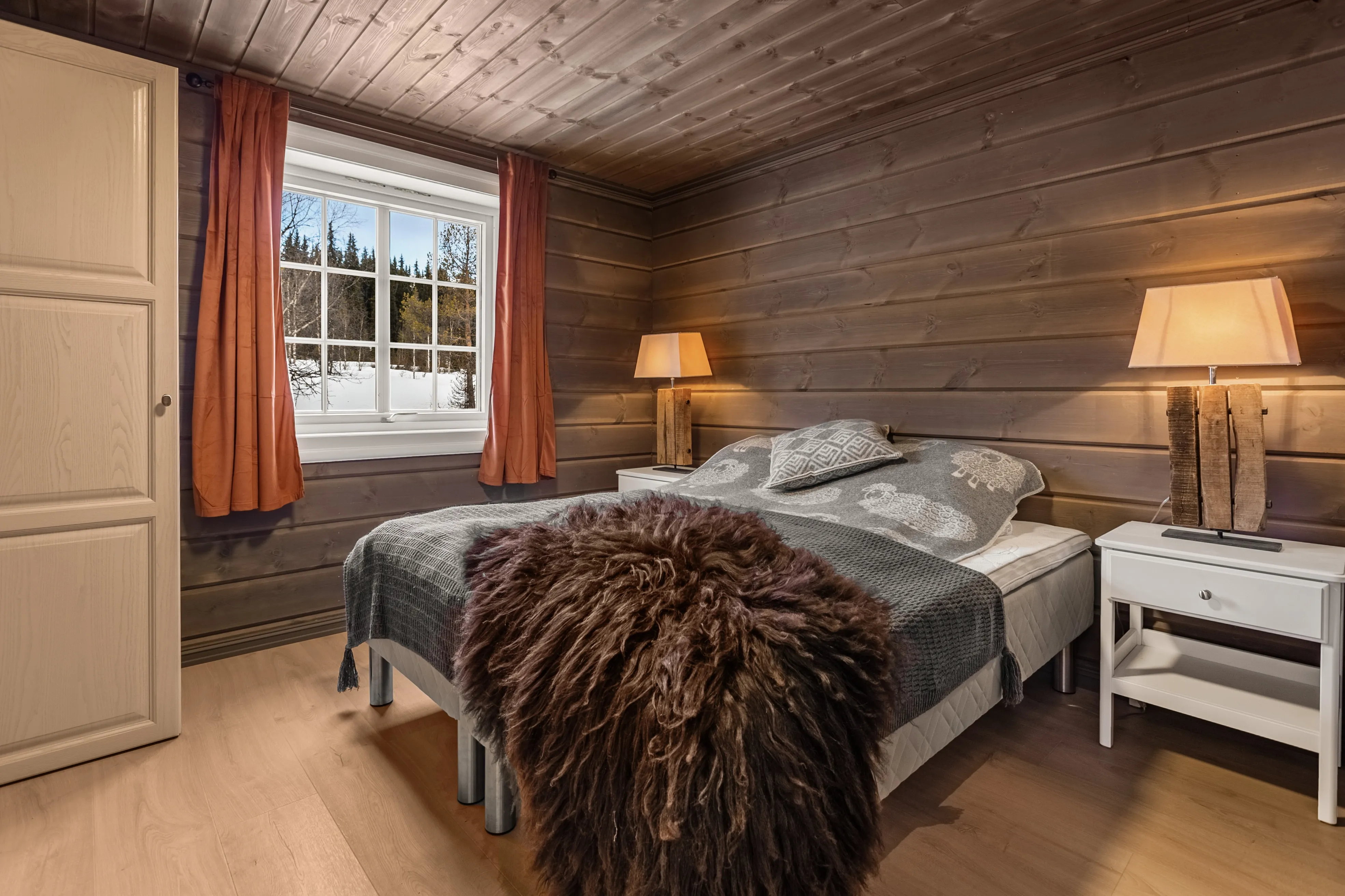 Modern 2-Bedroom Cabin with Sunlit Terrace in Tisleidalen, Norway - View image 18 of 32