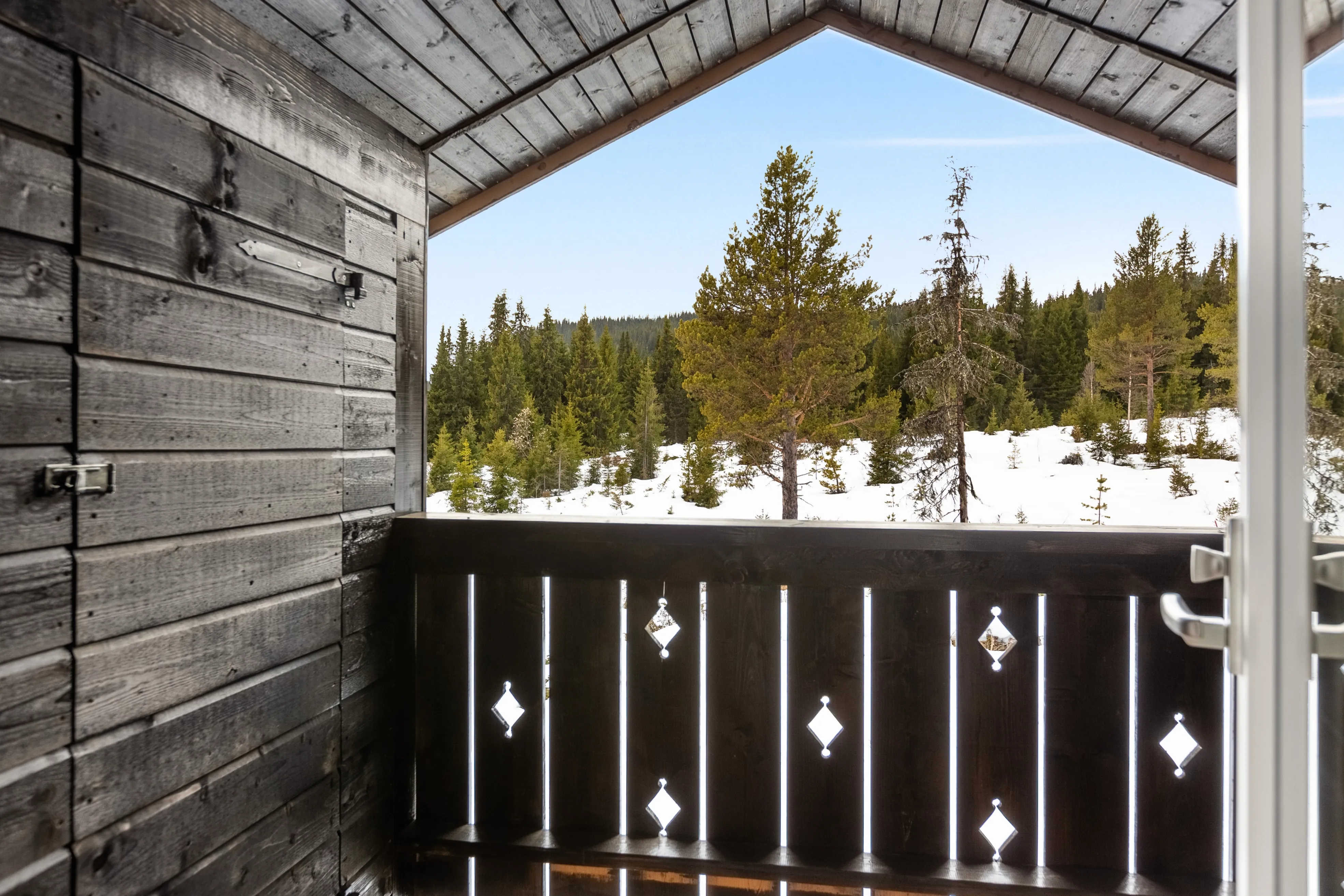 Modern 2-Bedroom Cabin with Sunlit Terrace in Tisleidalen, Norway - View image 26 of 32