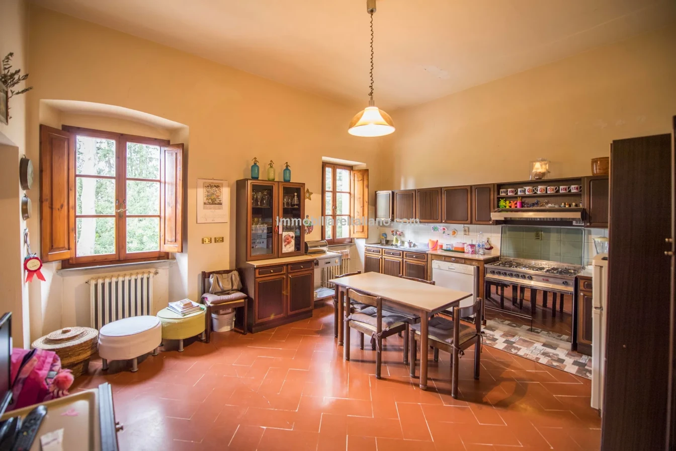 Villa storica con 3 camere da letto e ampio giardino a Sansepolcro, in Toscana - Visualizza immagine 39 di 66