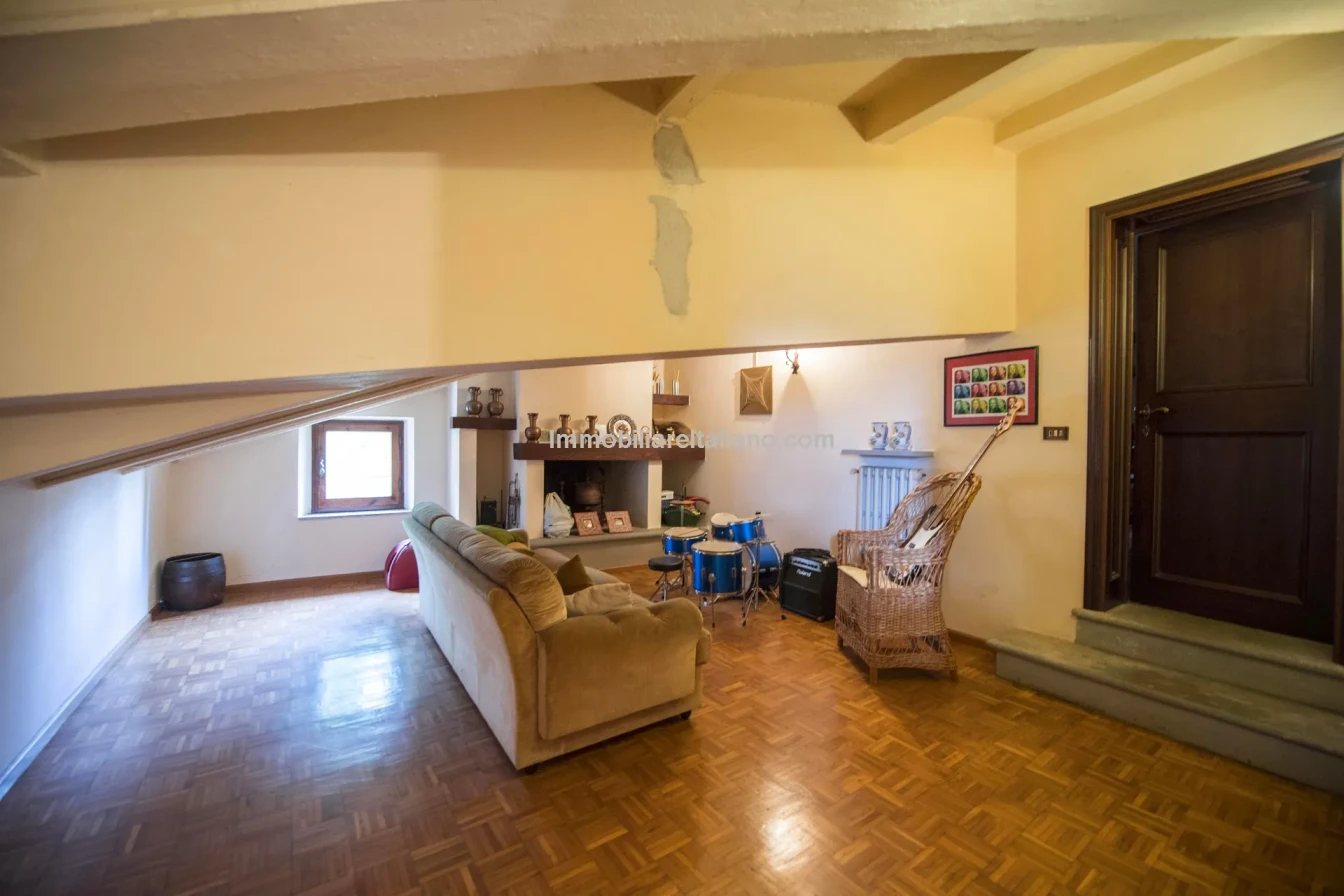 Villa storica con 3 camere da letto e ampio giardino a Sansepolcro, in Toscana - Visualizza immagine 50 di 66