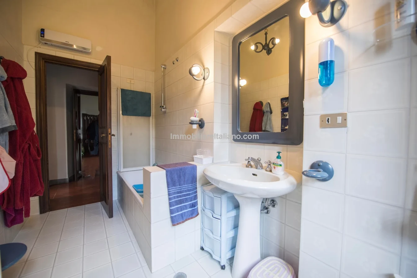 Villa storica con 3 camere da letto e ampio giardino a Sansepolcro, in Toscana - Visualizza immagine 63 di 66