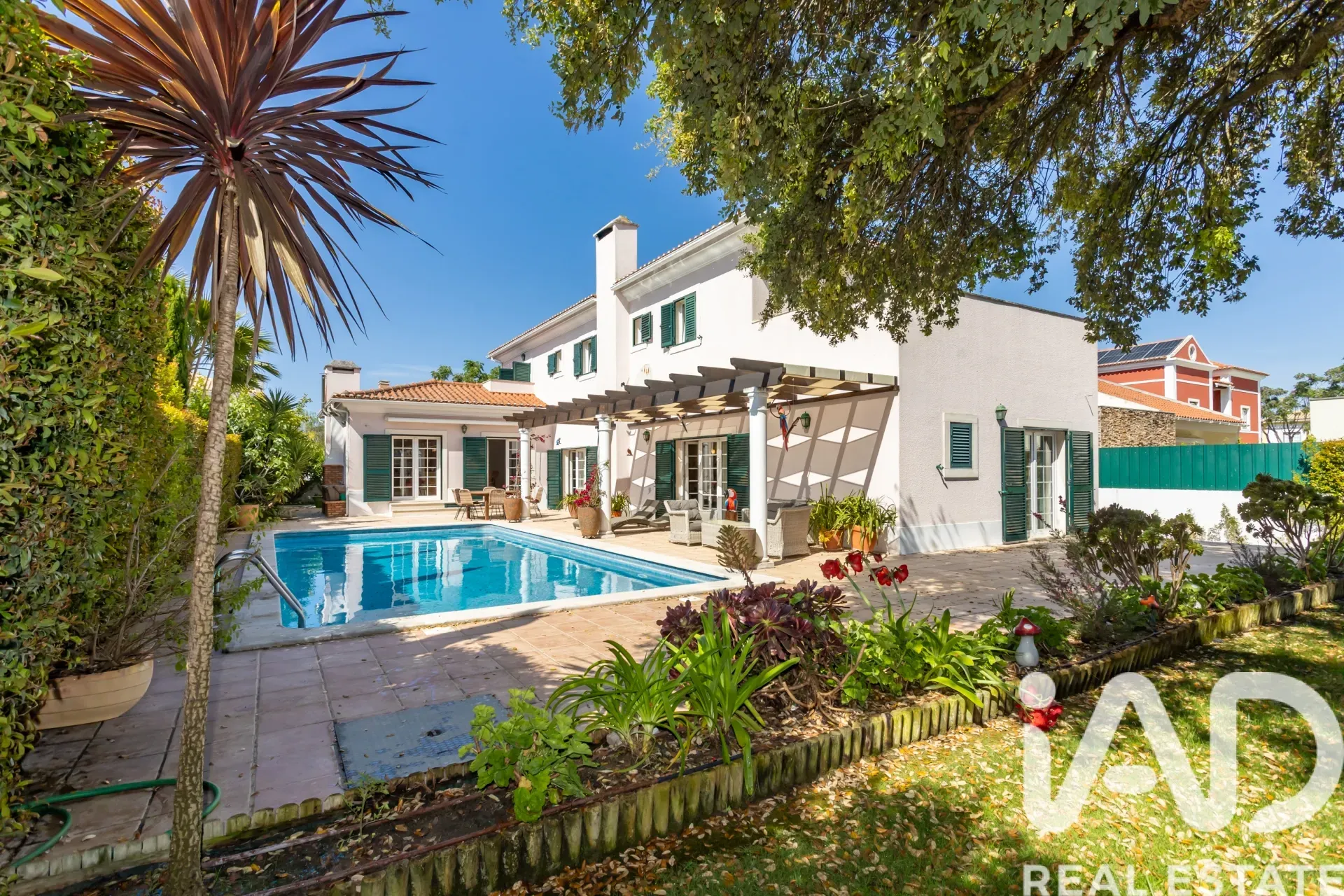 Contemporary 4-Bedroom House with Pool and Garden in Serene Azeitão - Image 1