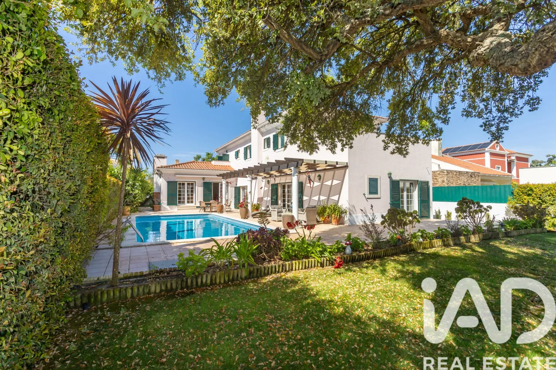 Contemporary 4-Bedroom House with Pool and Garden in Serene Azeitão - Image 3